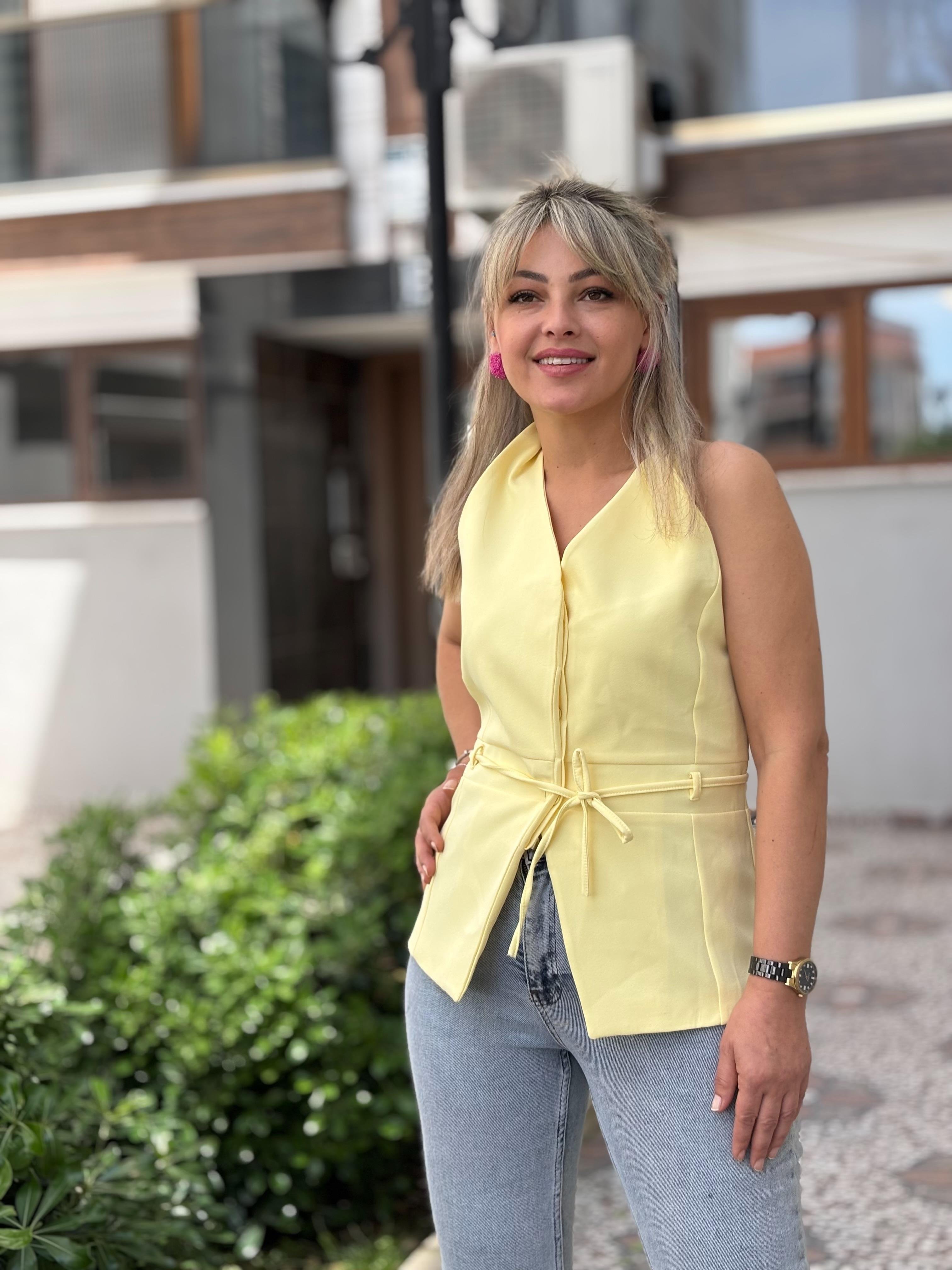 Sarı Boyundan Bağlamalı Yelek