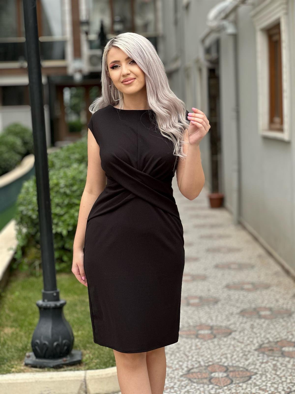 Siyah Bel Drapeli Elbise