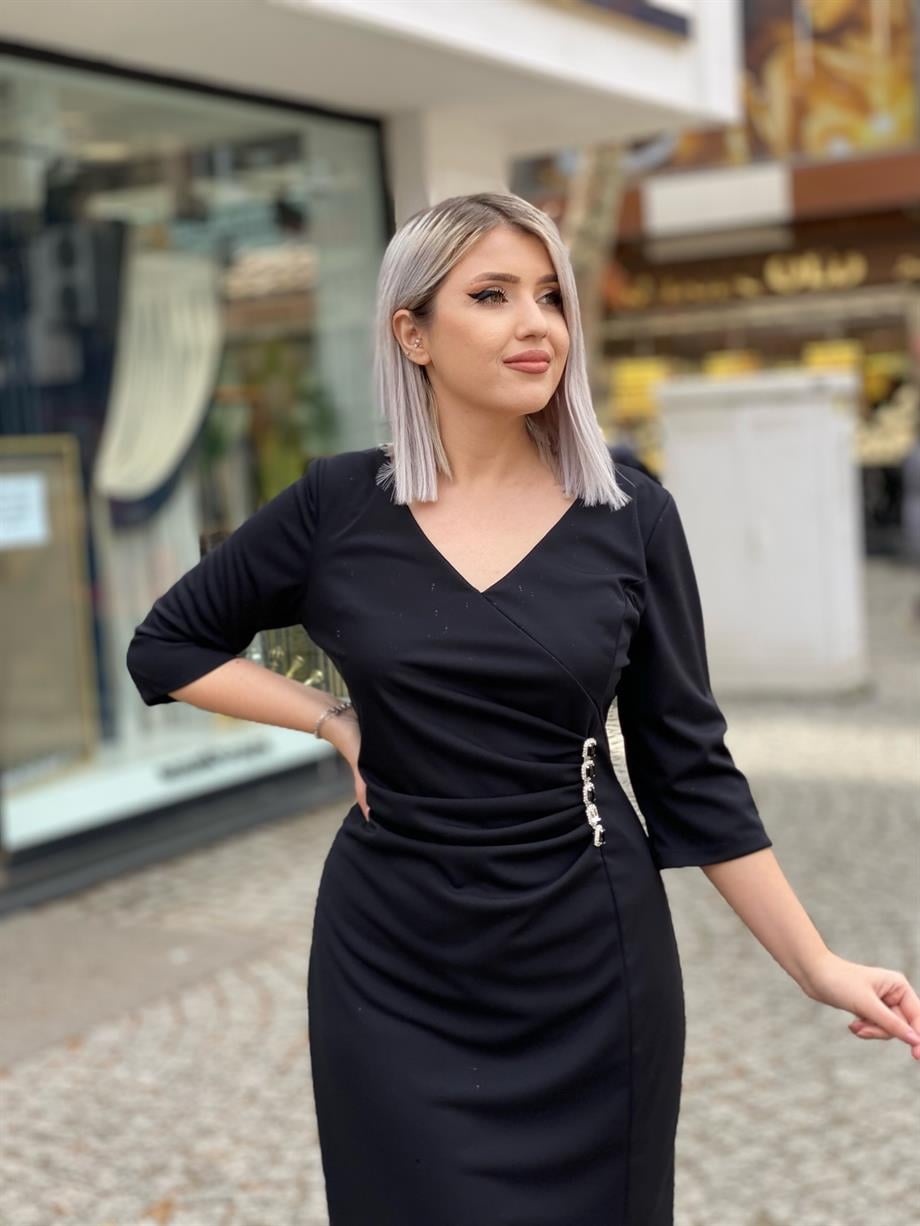 Siyah Beli Düğme Detaylı Dirsek Kol Elbise
