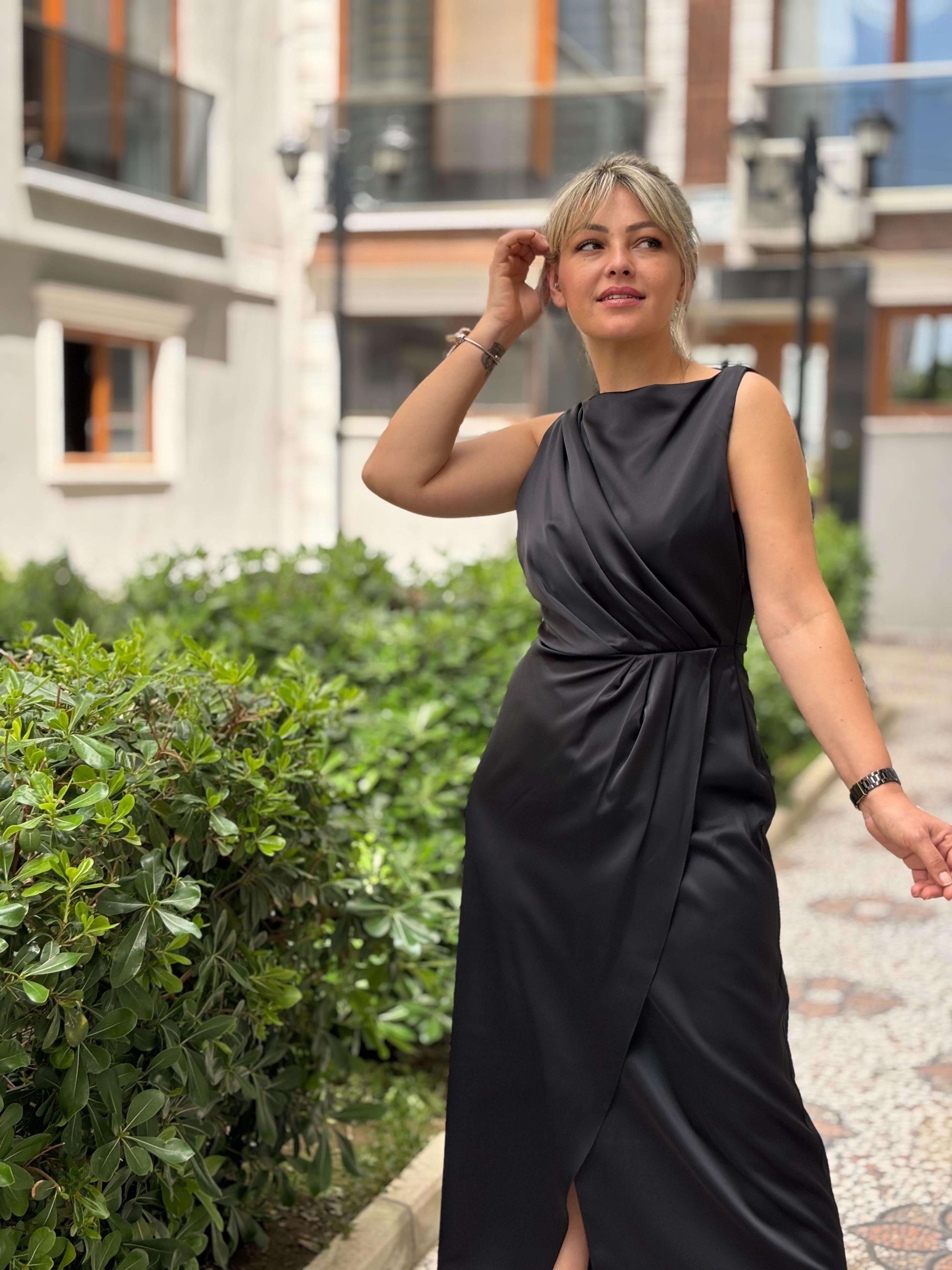 Siyah Drapeli Saten Elbise