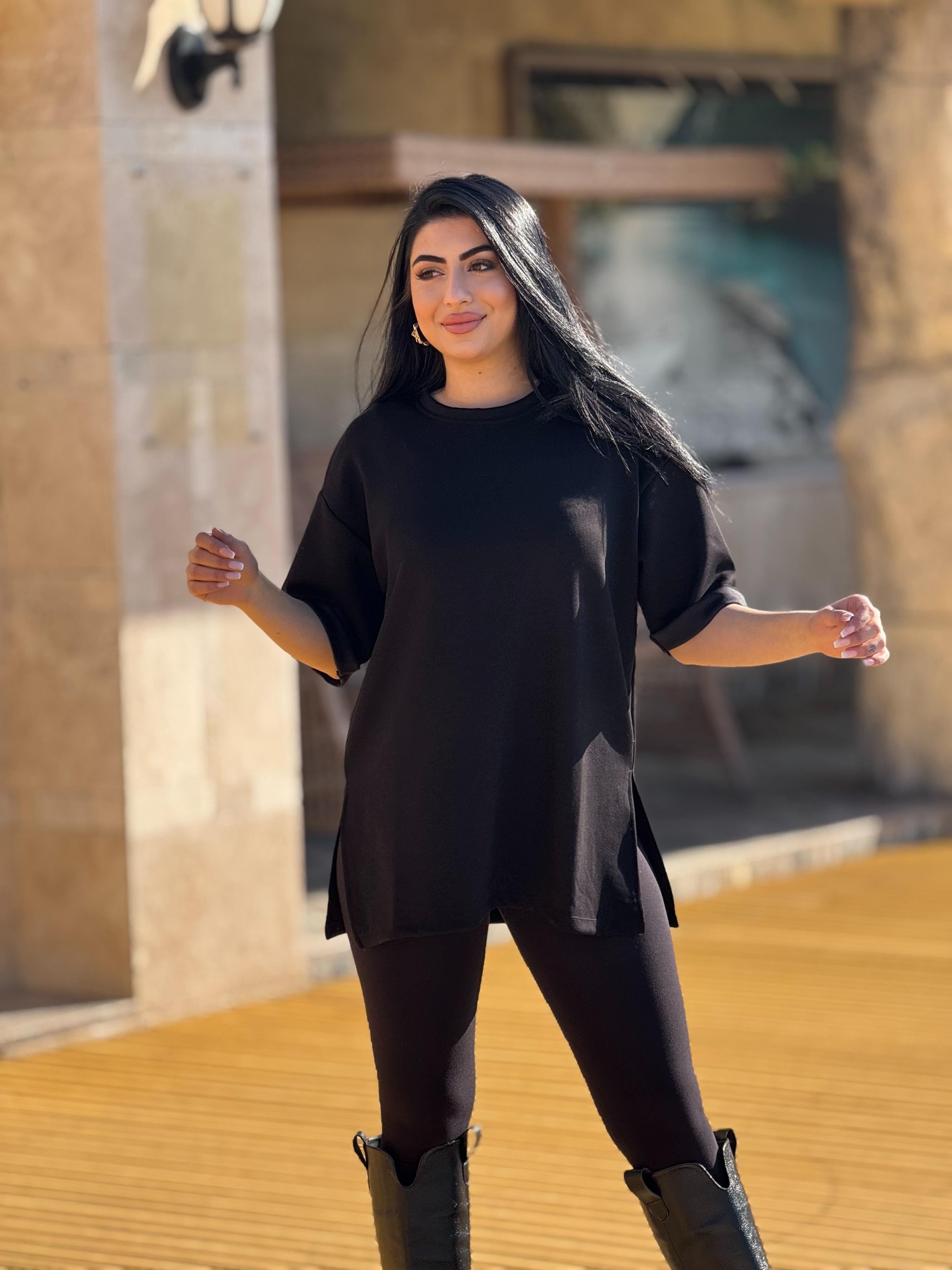 Siyah Duble Kol Yan Detayı Yırtmaçlı Tshirt 