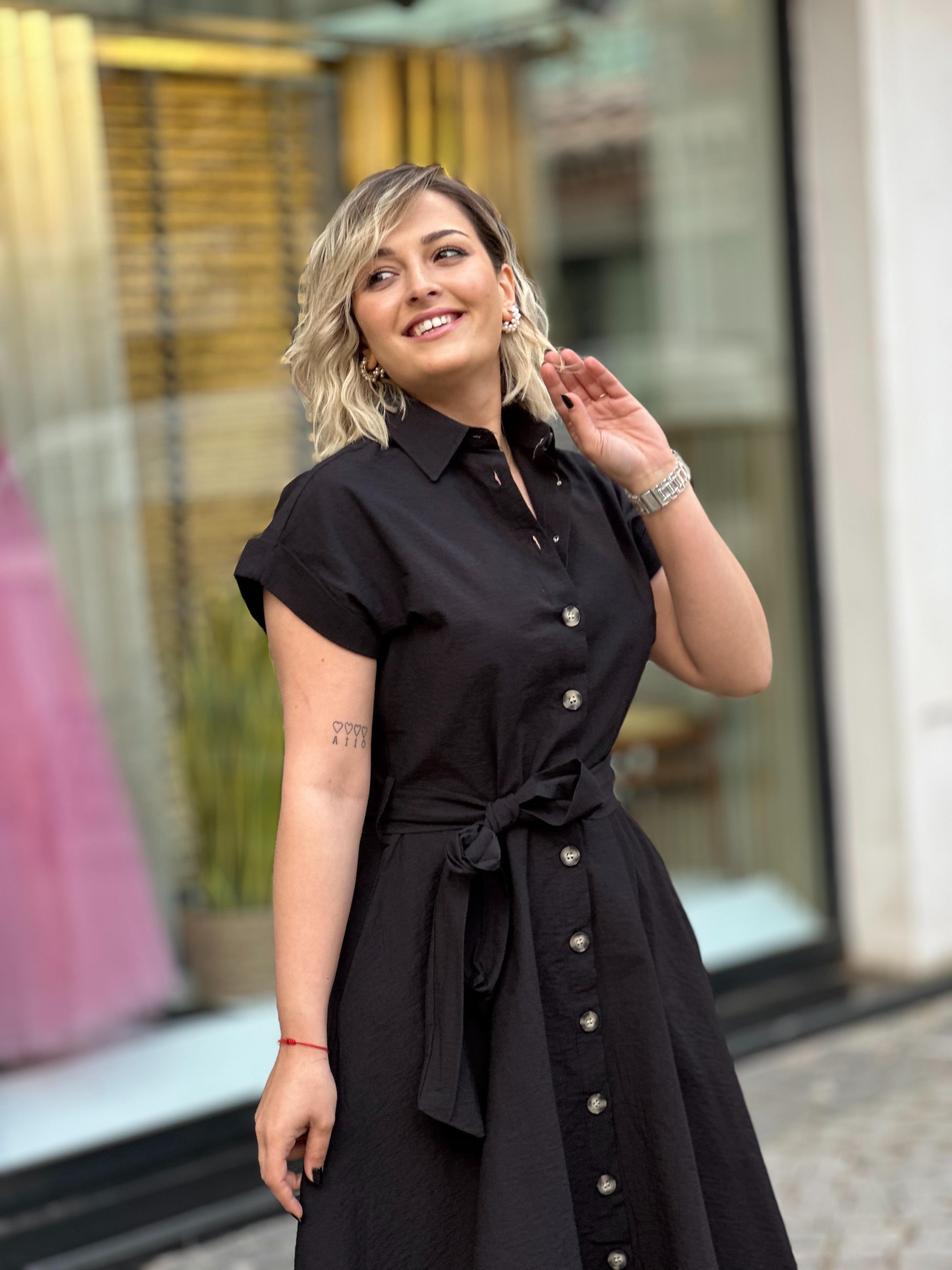 Siyah Düğmeli Elbise