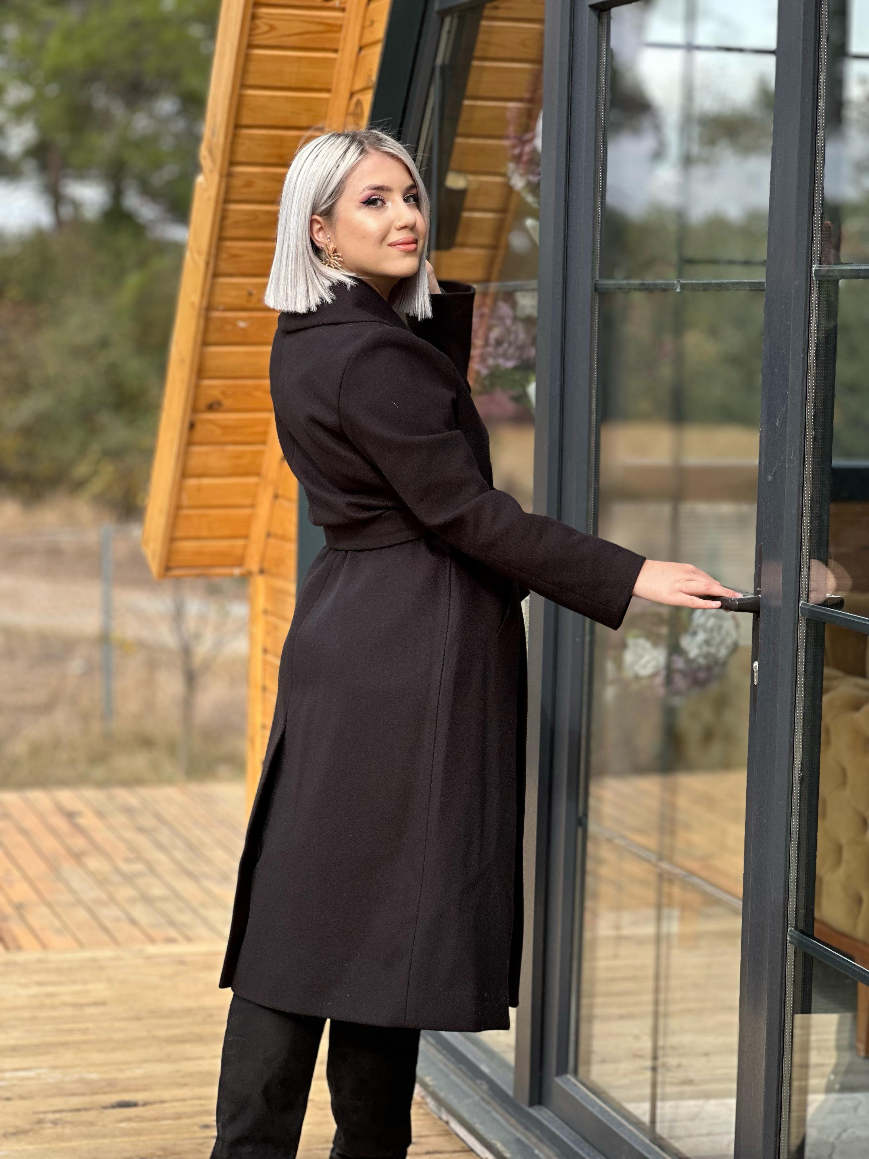 Siyah Kaşe Kaban