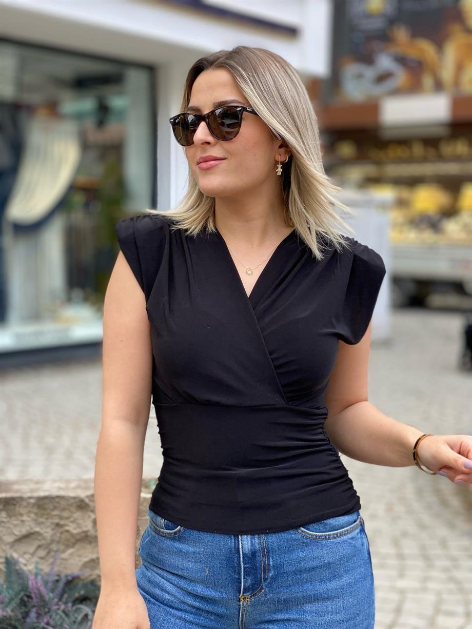 Siyah Omuz Vatkalı Kruvaze Bluz