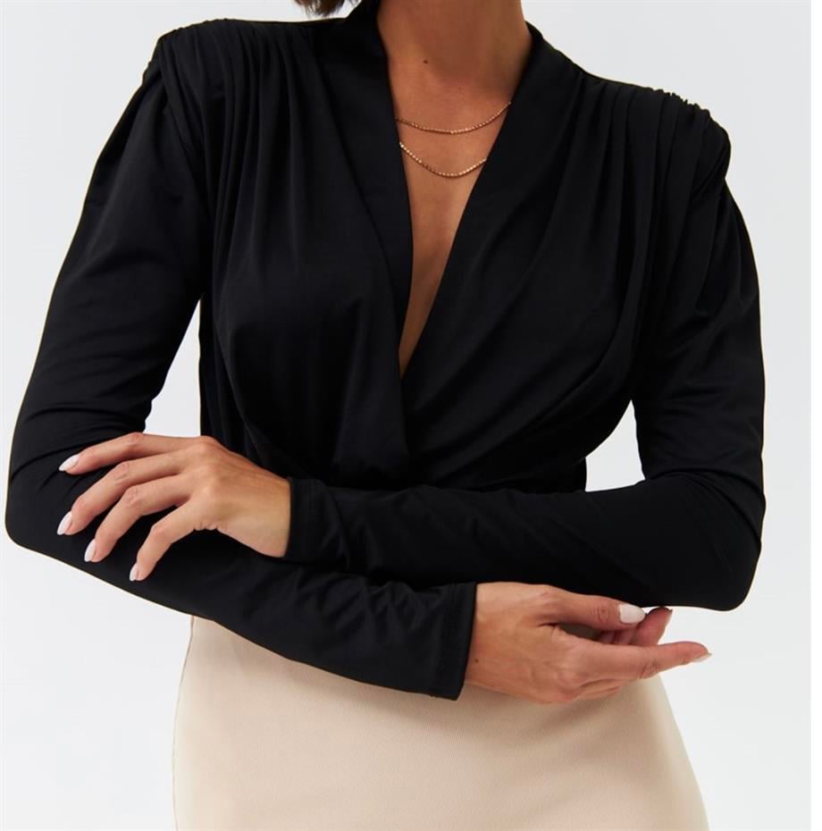 Siyah Omuz Vatkalı Tasarım Bodysuit