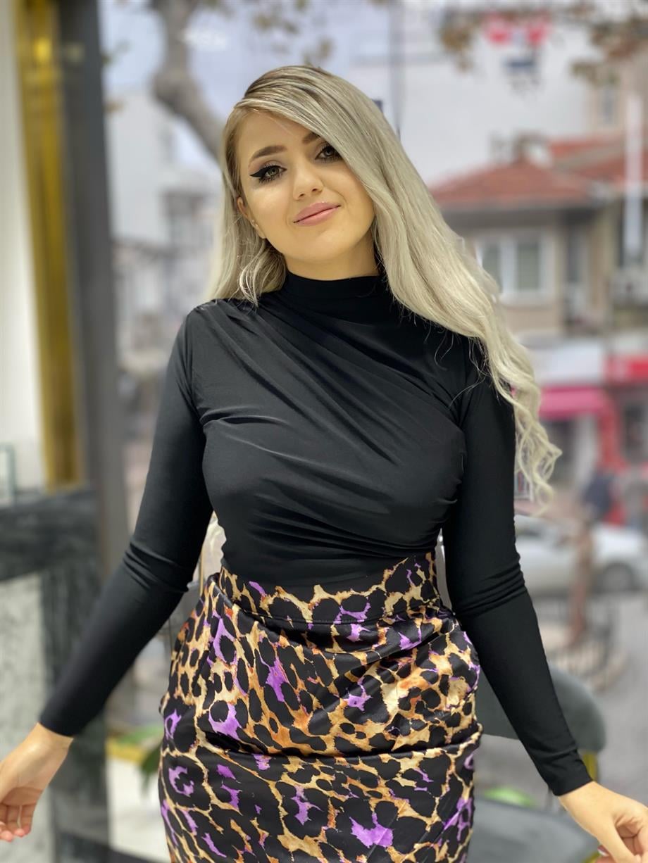 Siyah Omuzdan Büzgülü Crop