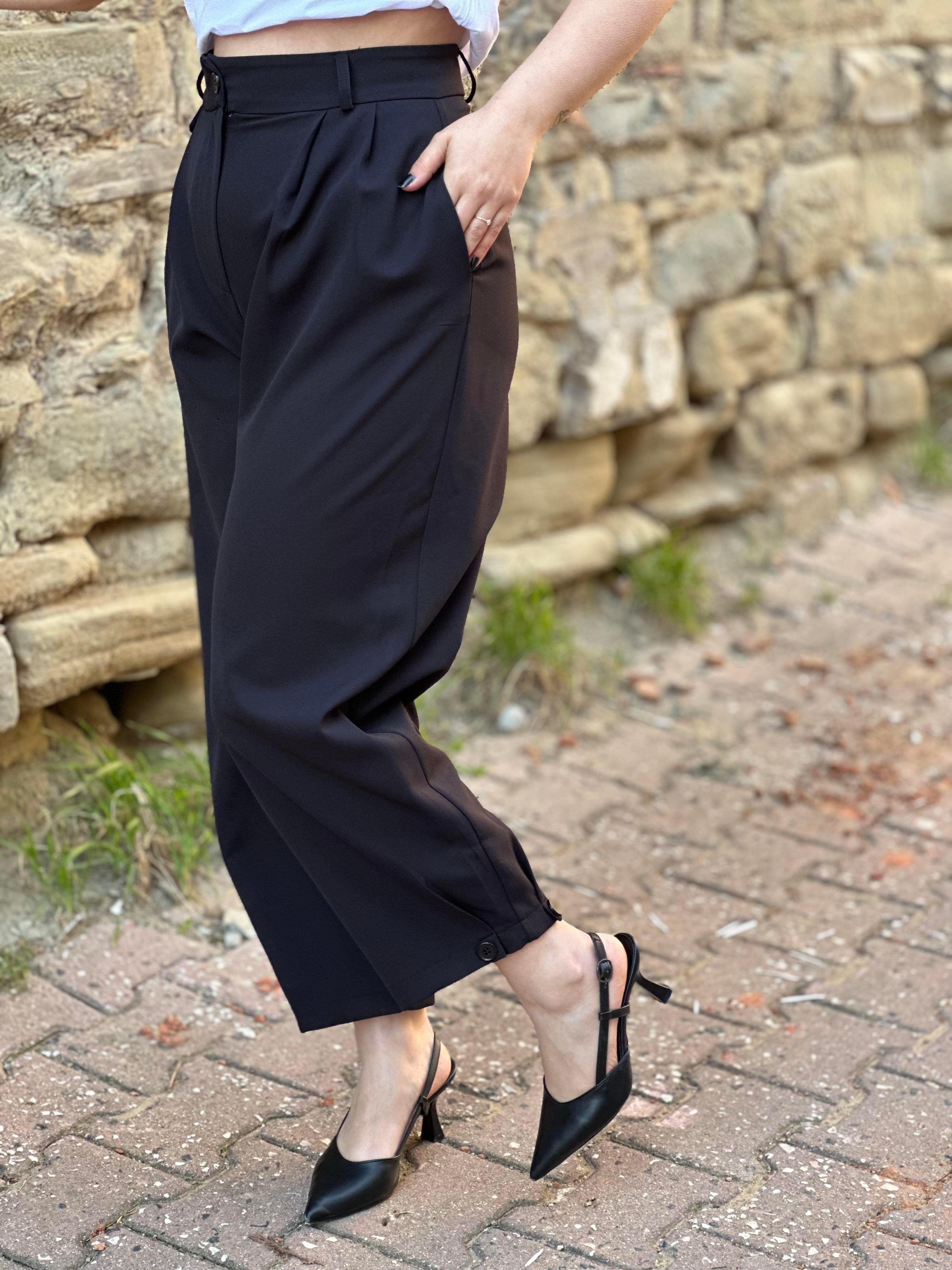 Siyah Paça Düğmeli Havuç Pantalon 