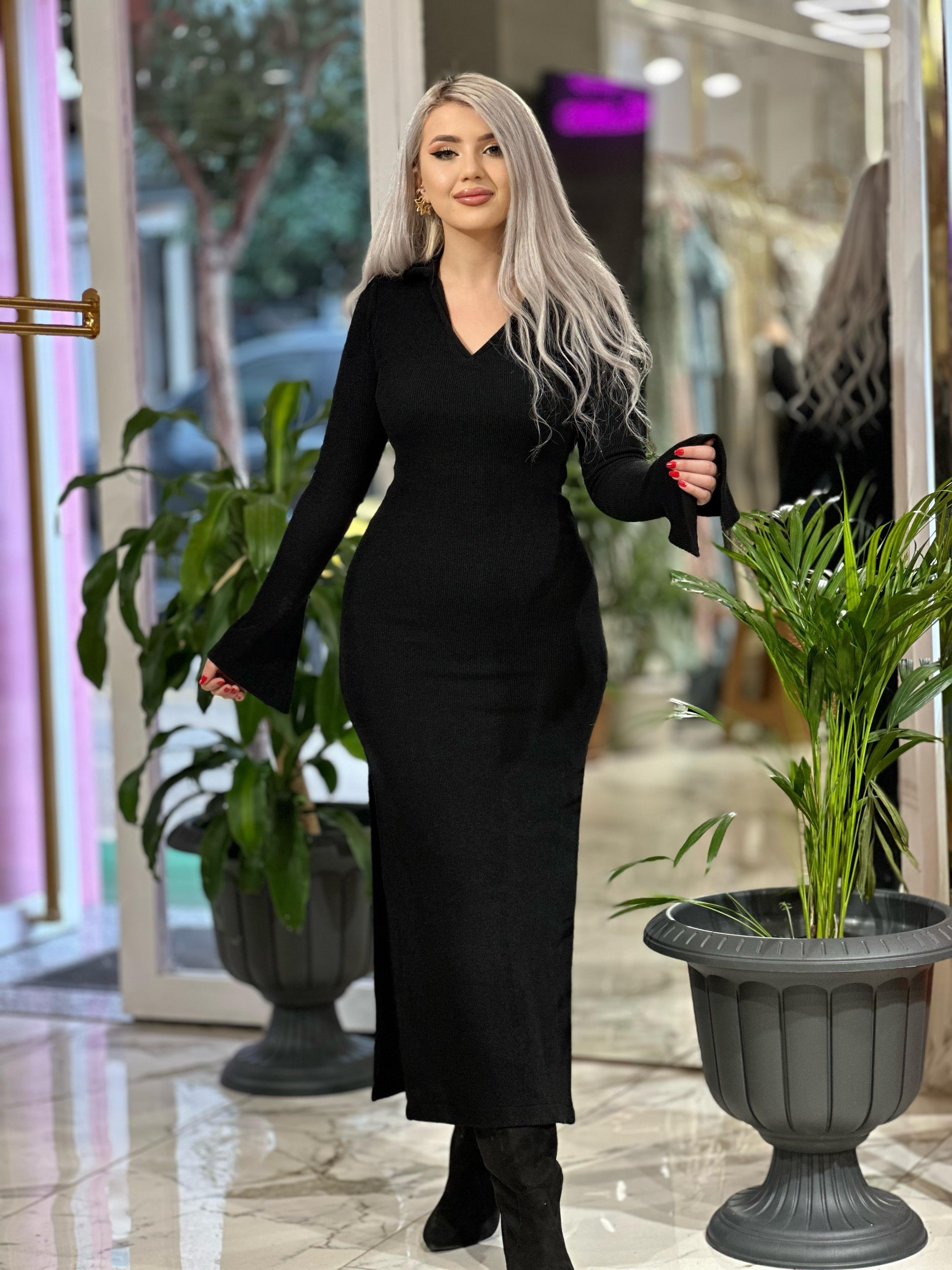 Siyah V Yaka Yırtmaçlı Triko Elbise