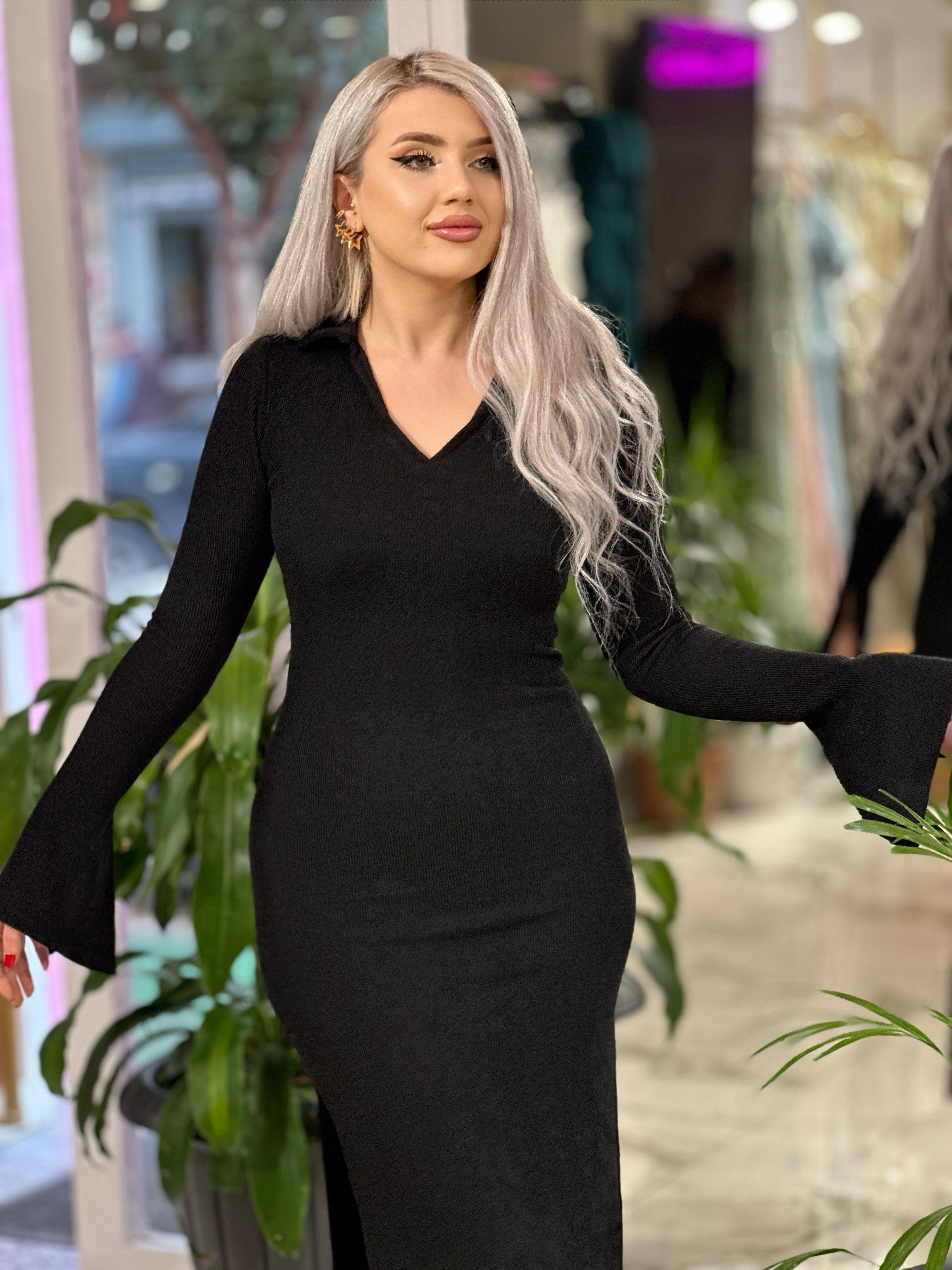 Siyah V Yaka Yırtmaçlı Triko Elbise