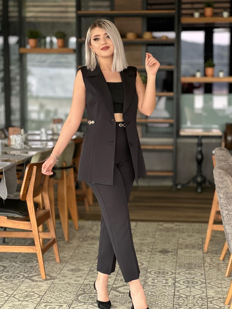 Siyah Yelekli Takıl 