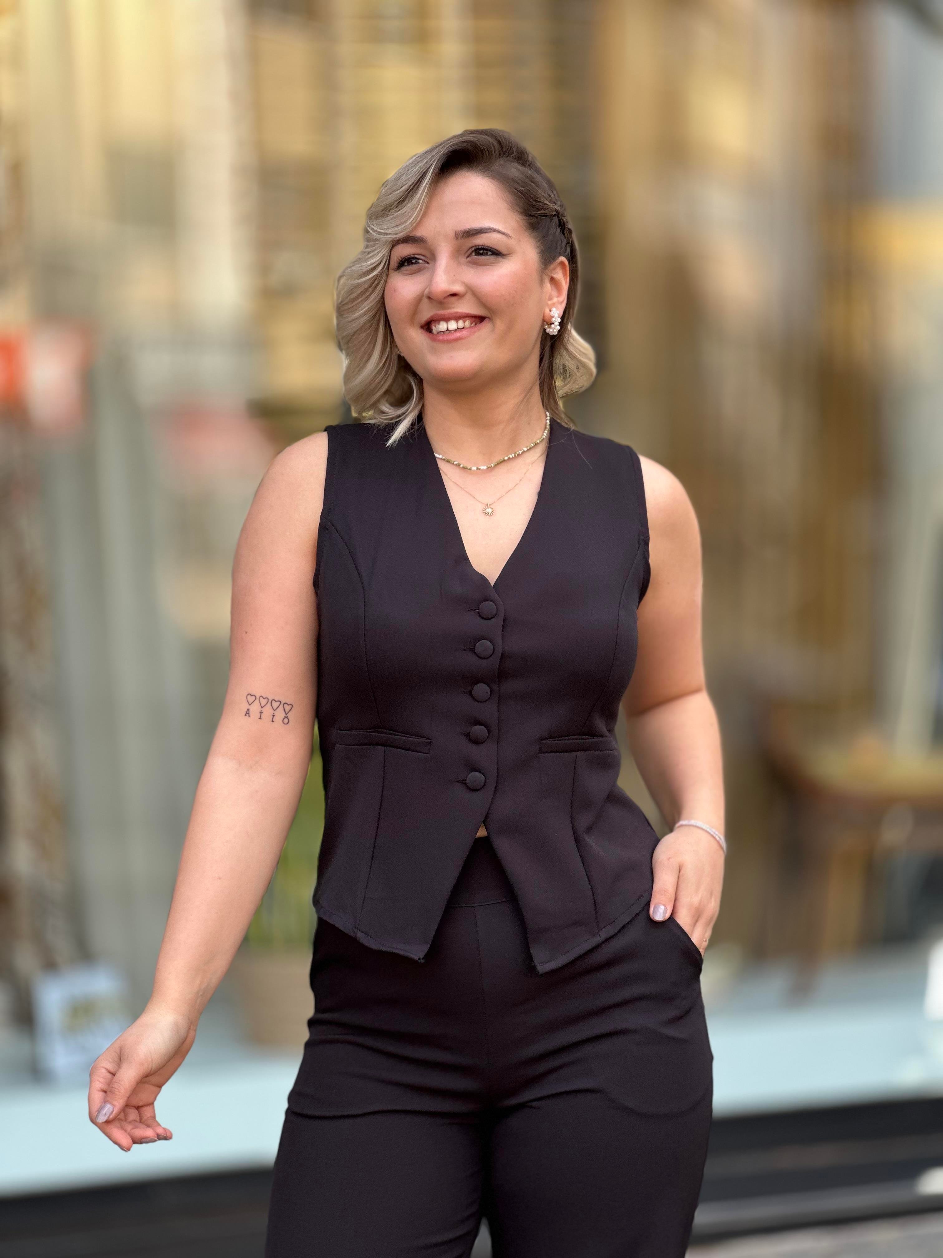 Siyah Yelekli Takım