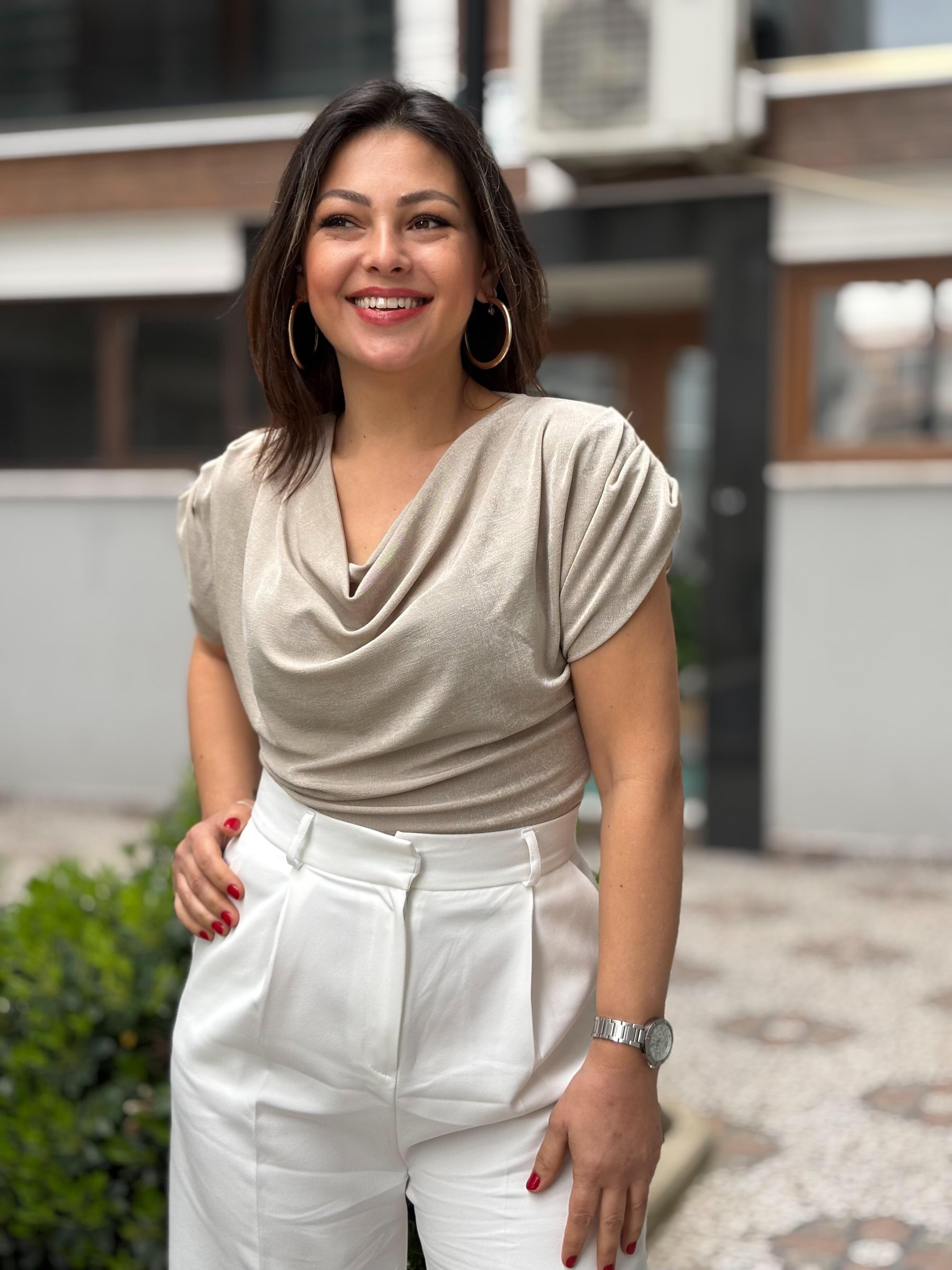 Taş Omuz Vatkalı Degaje Yaka Bluz