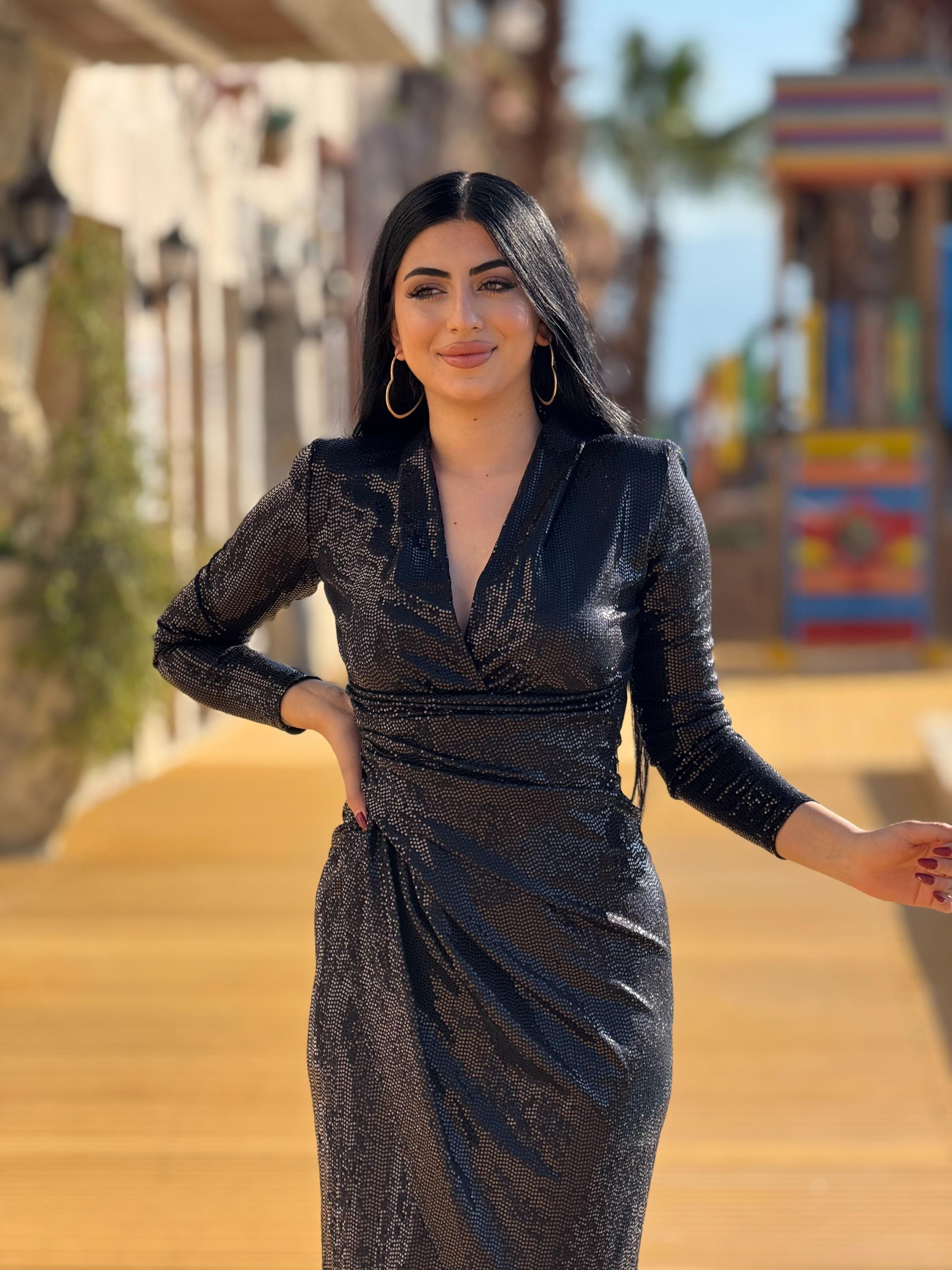 Tasarım Omuz Vatkalı Drapeli Elbise