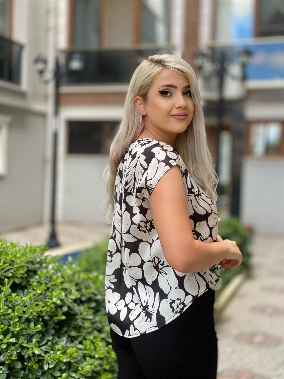 Tasarım Ön Düğümlü Saten Bluz 