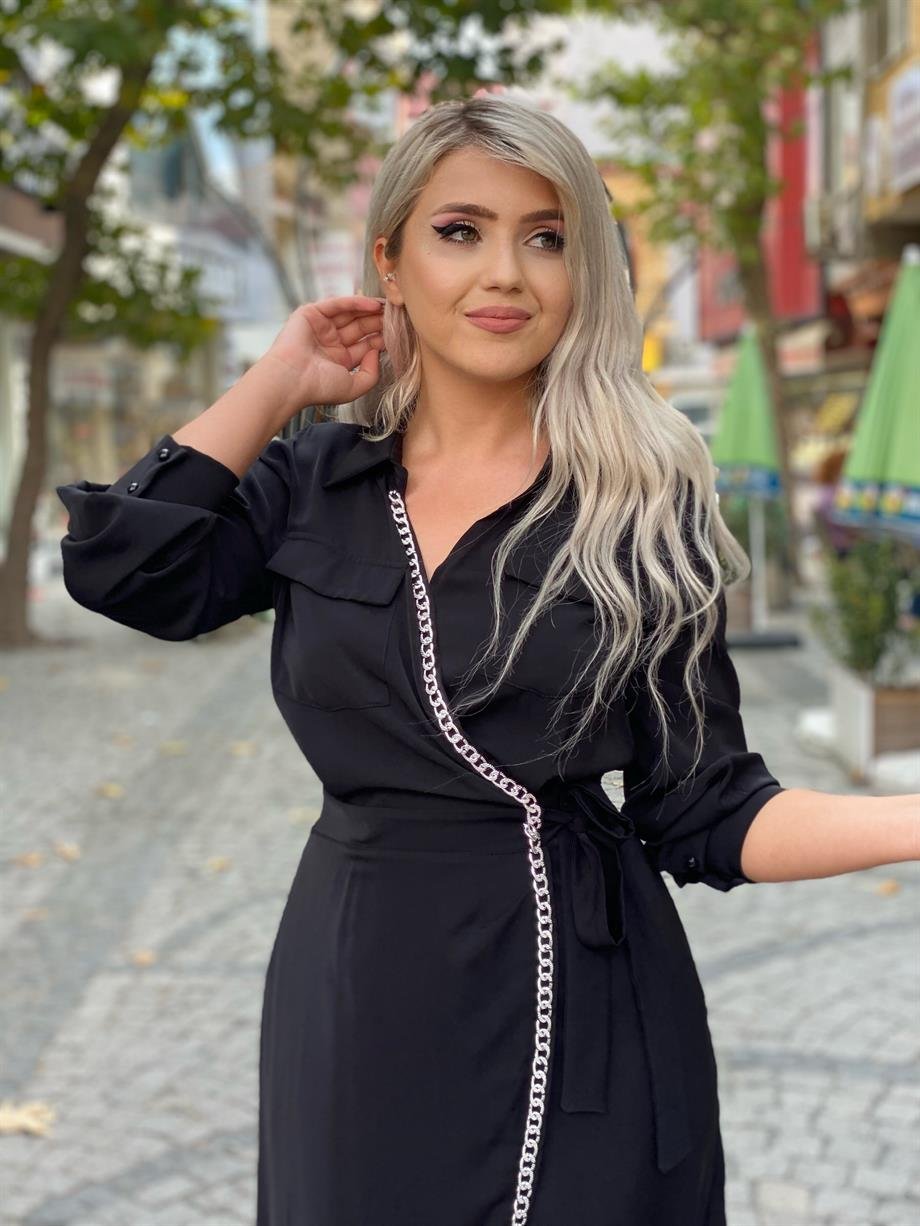 Tasarım Zincir Detaylı Gömlek Yaka Anvelop Elbise Siyah