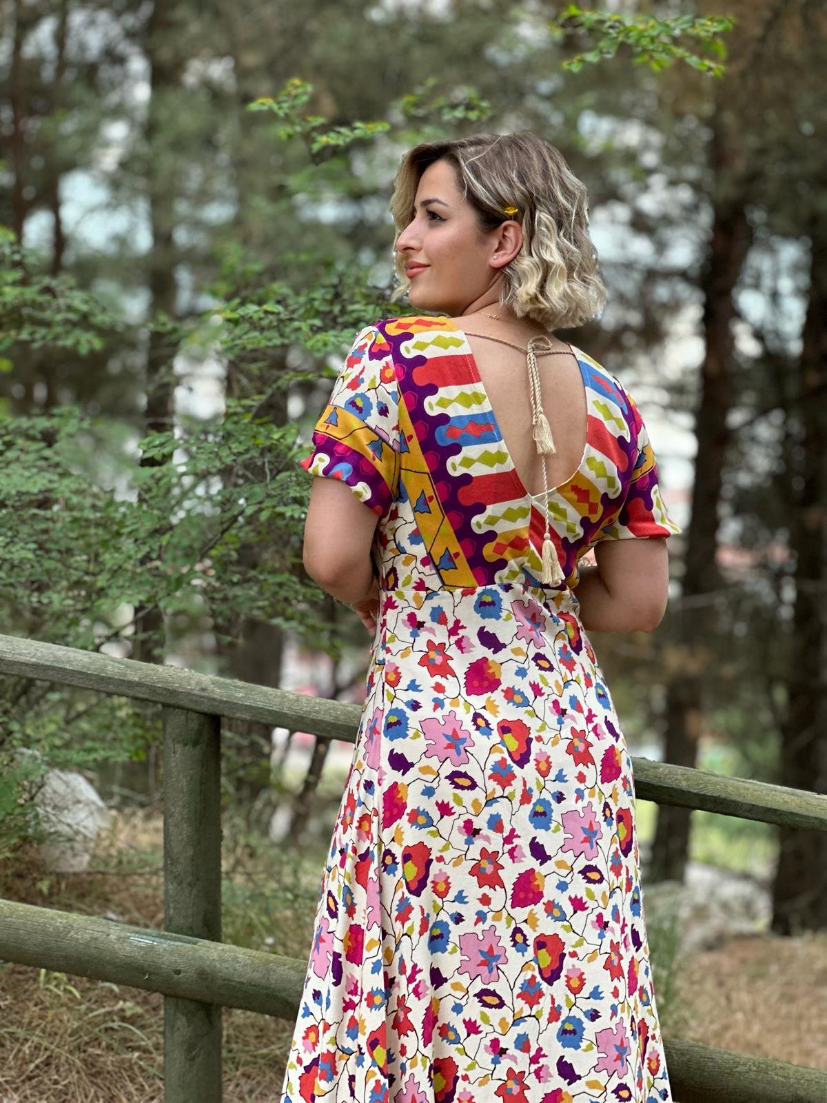 V Yaka Çiçekli Elbise
