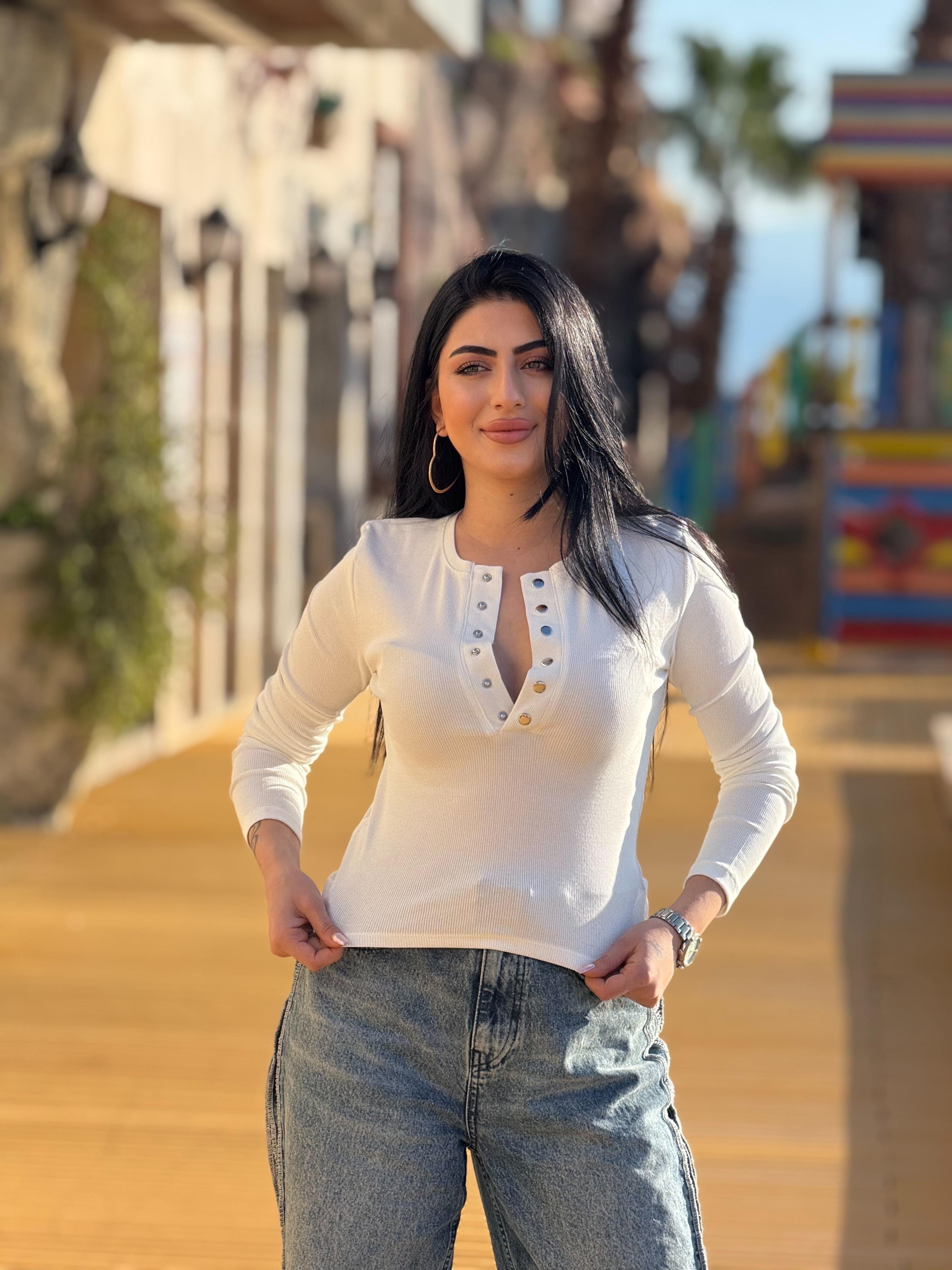 Yaka Detayı Çıtçıtlı Basic Bluz Beyaz