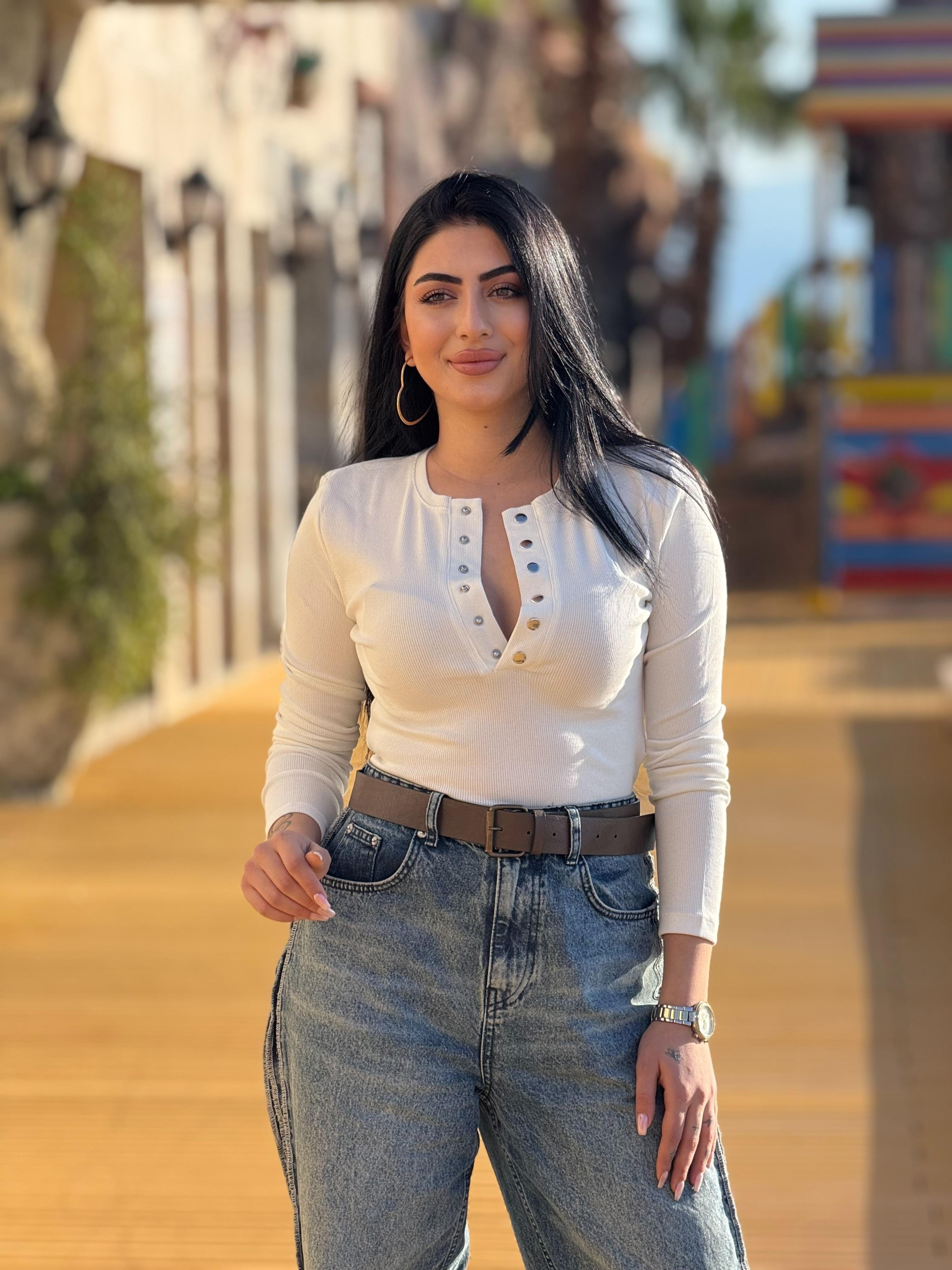 Yaka Detayı Çıtçıtlı Basic Bluz Beyaz