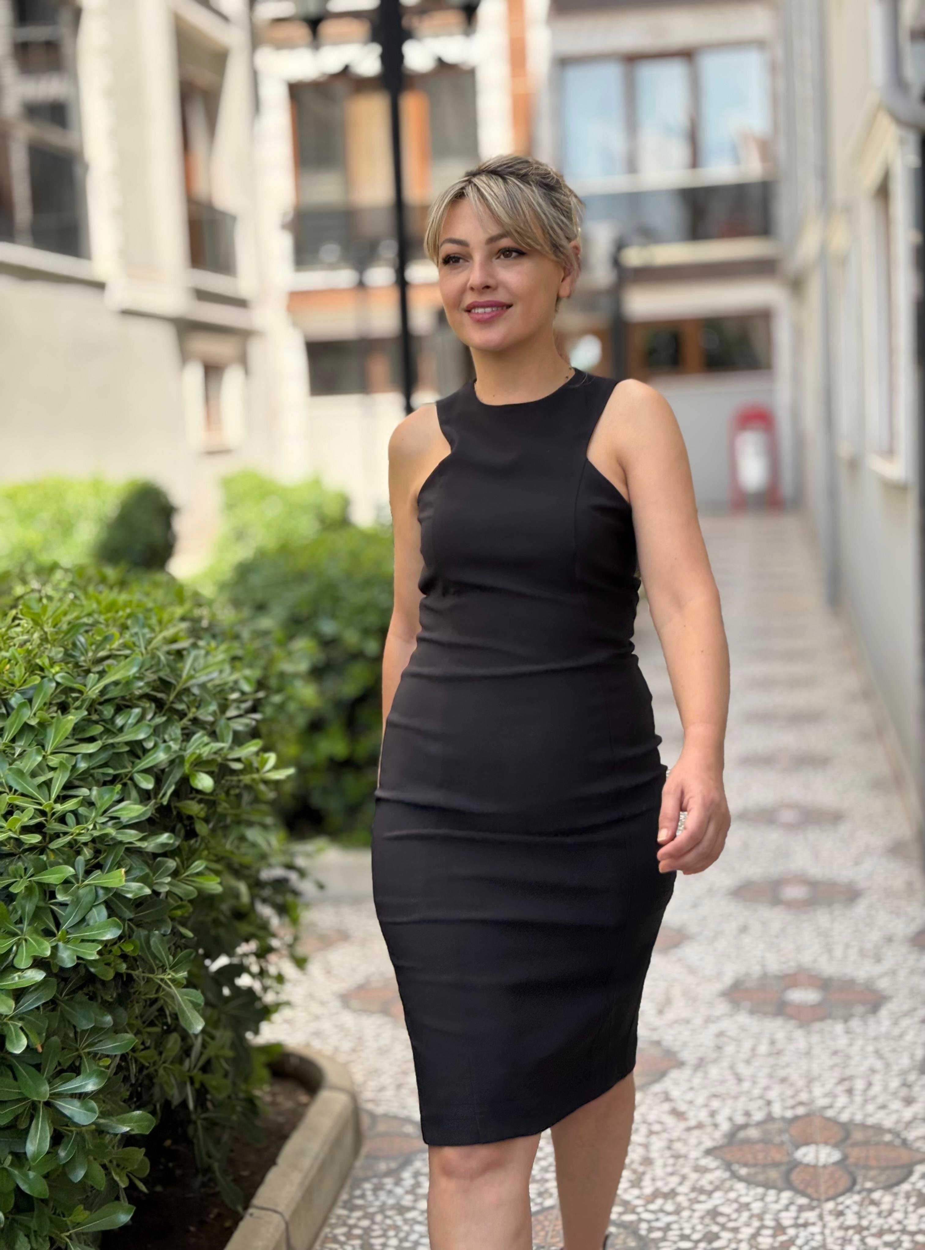 Yaka Detaylı Kalem Elbise