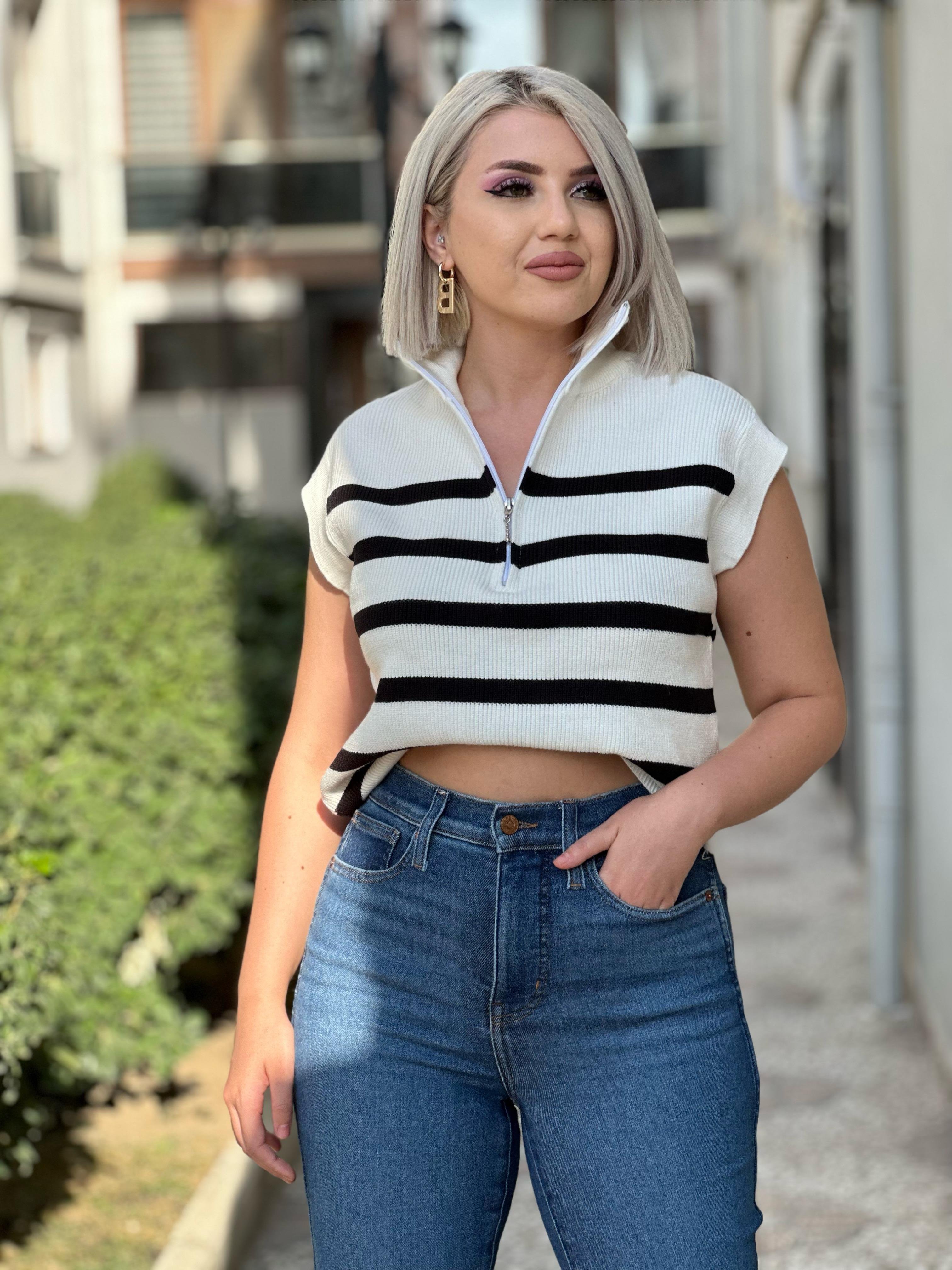 Yakası Fermuarlı Süveter 