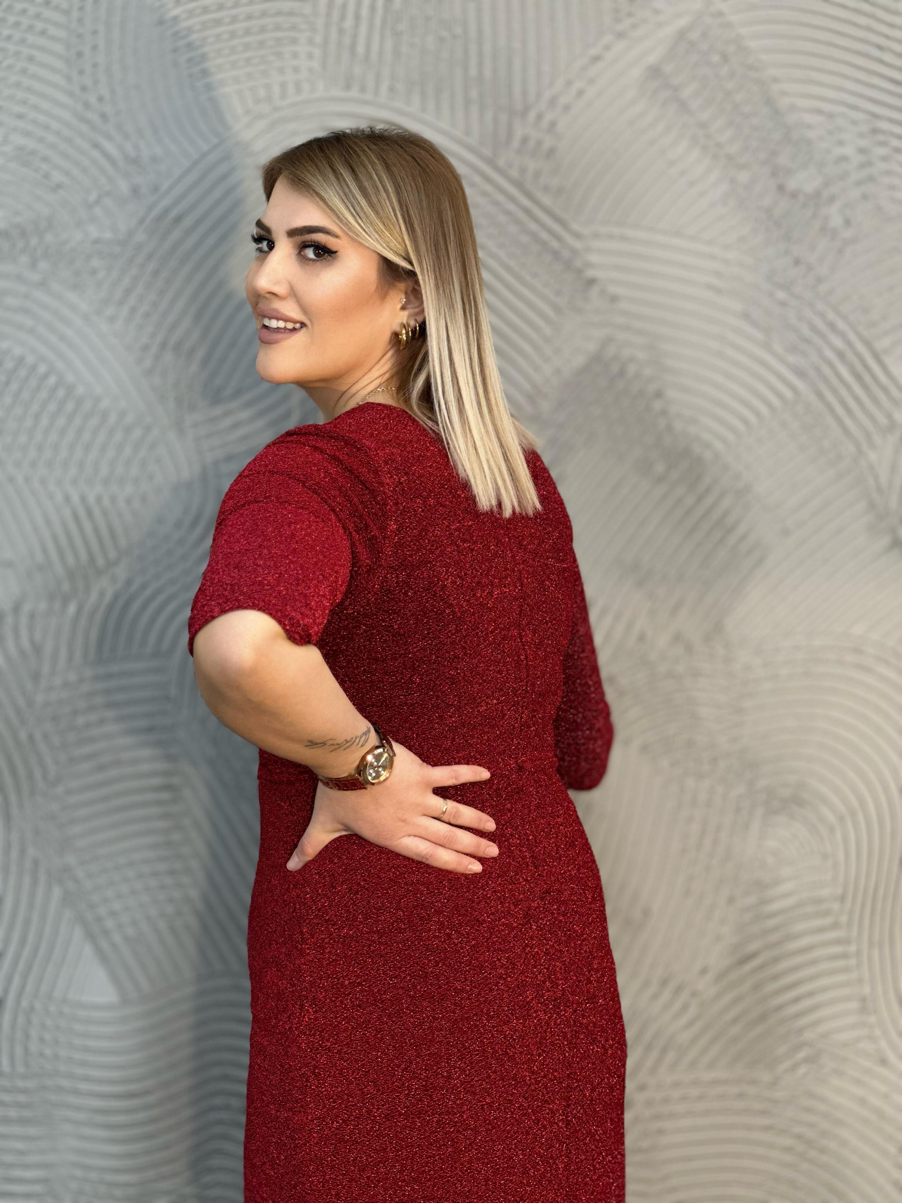 Yırtmaç Detaylı Simli Bordo Elbise