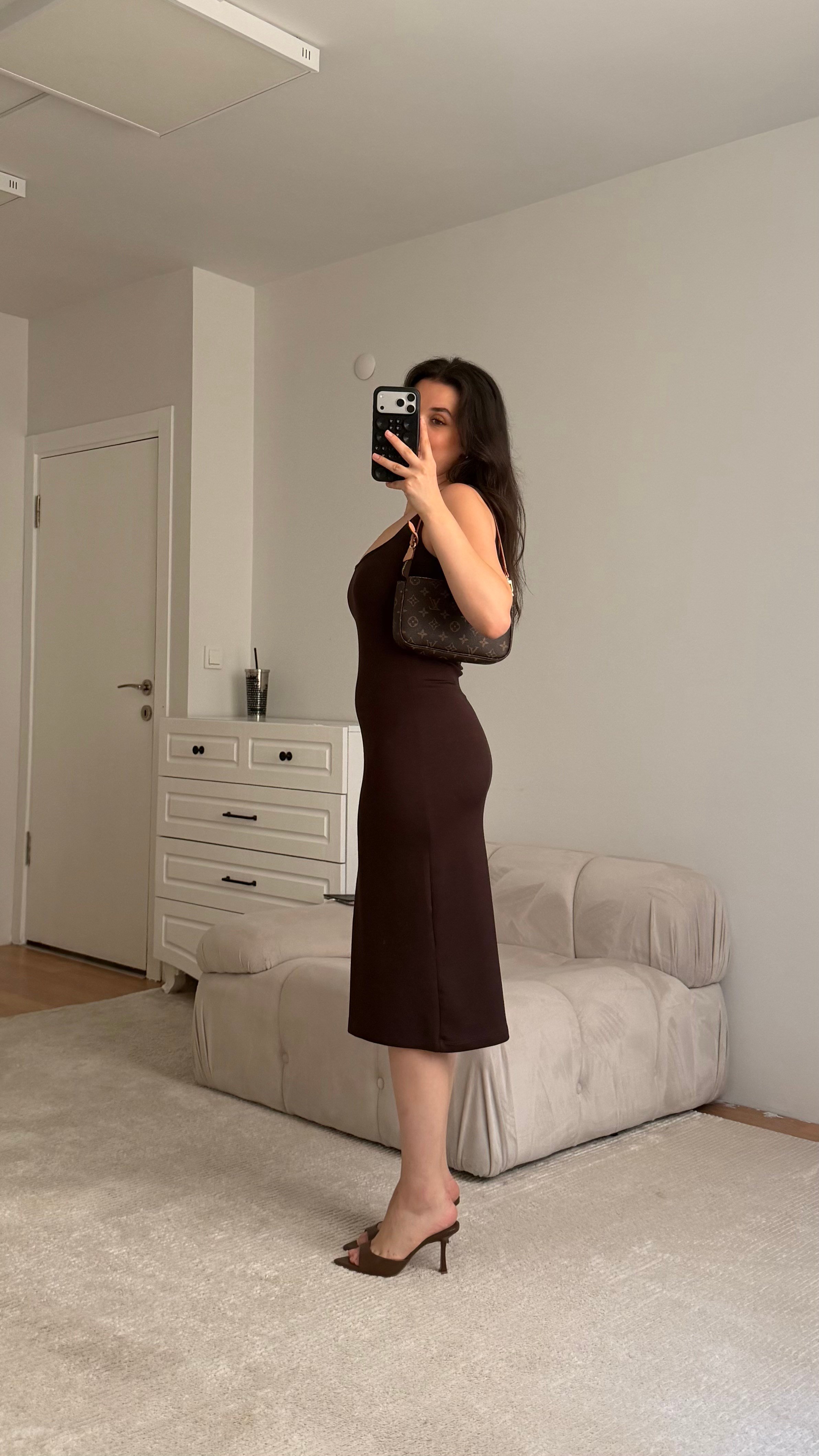 Acı Kahve Kare Yaka Askılı Midi Elbise