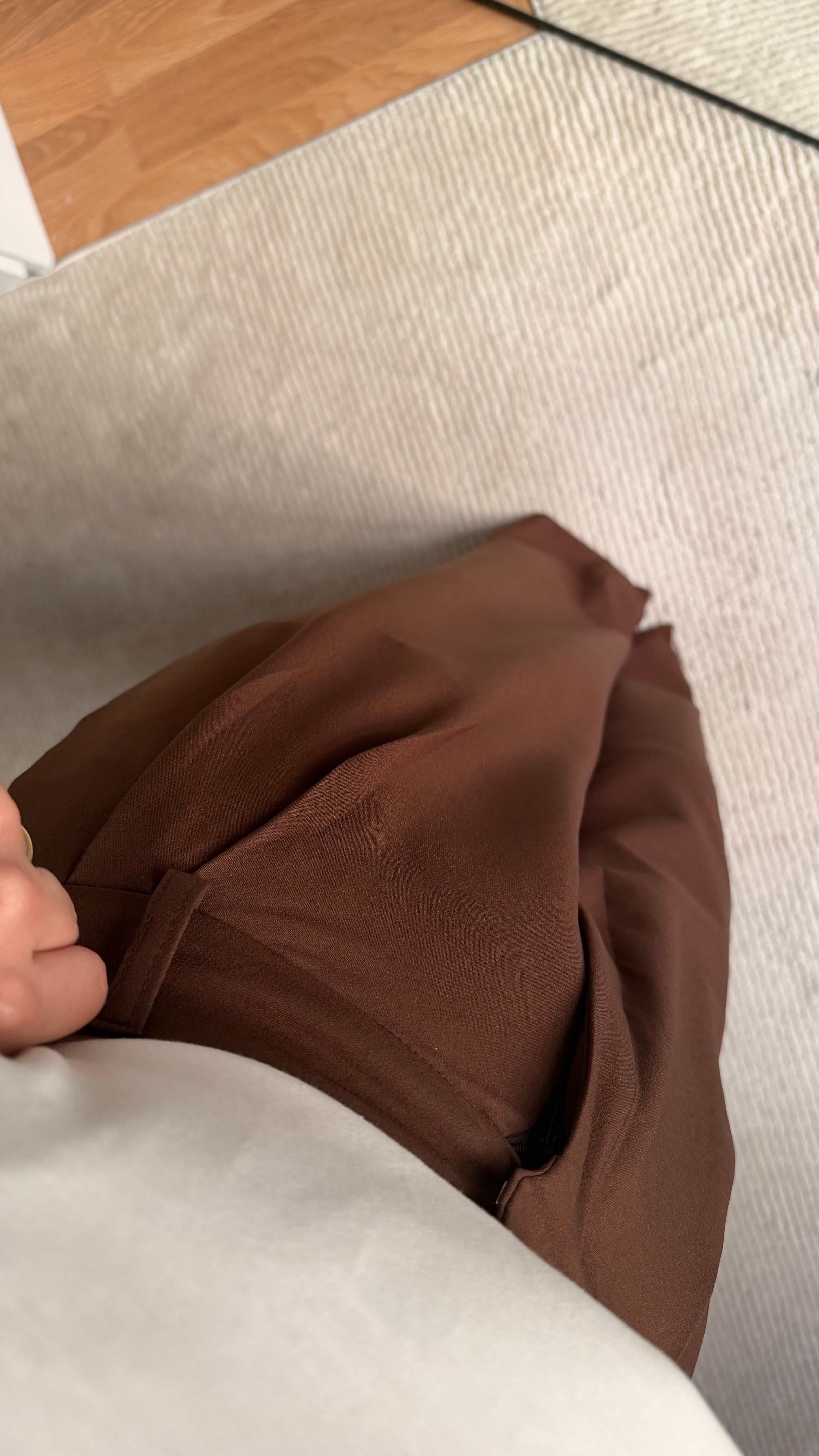 Acı Kahve Pensli Düz Kesim Kumaş Pantolon