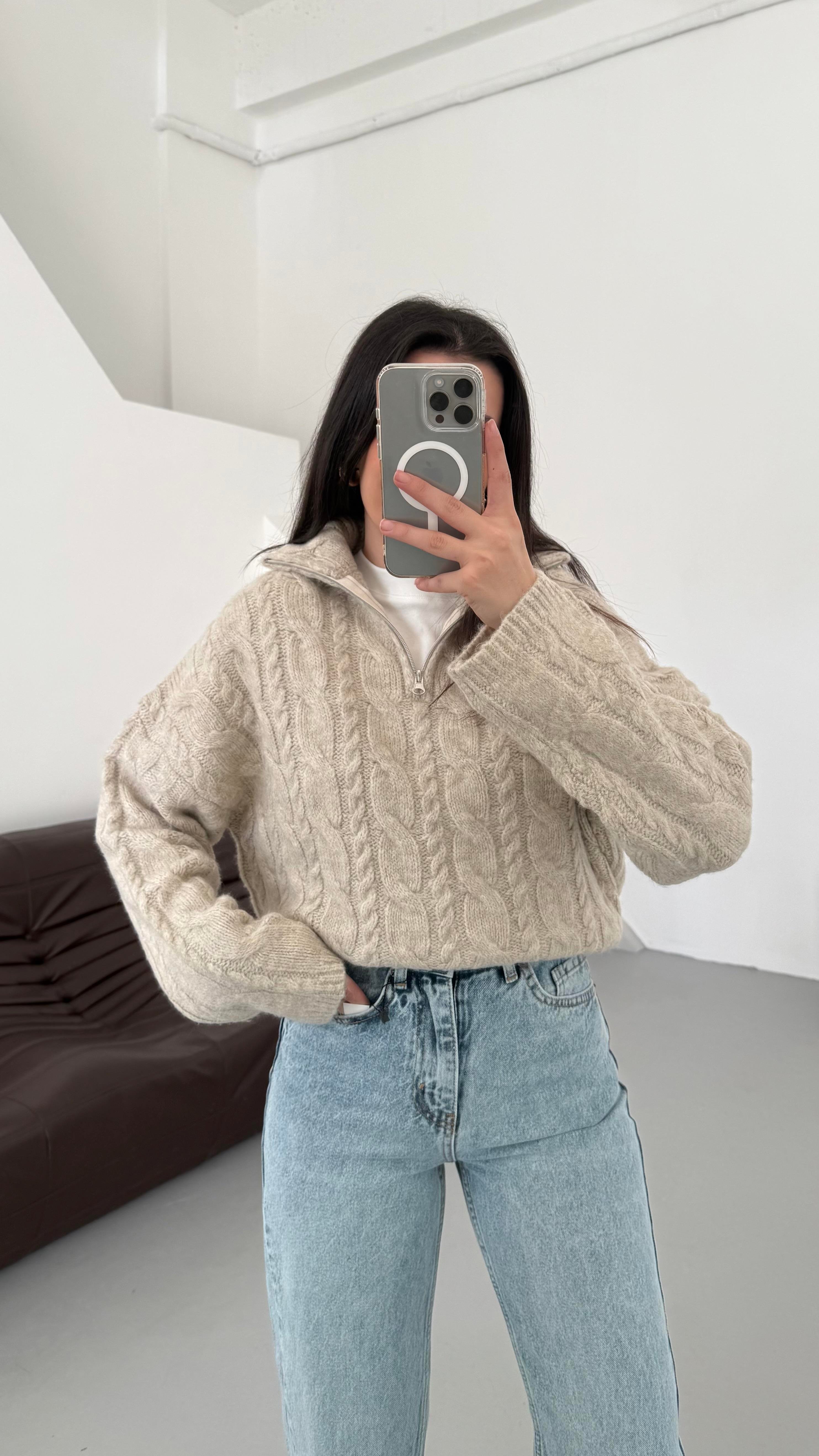 Açık Vizon Dik Yaka Fermuar Detay Örme Kazak