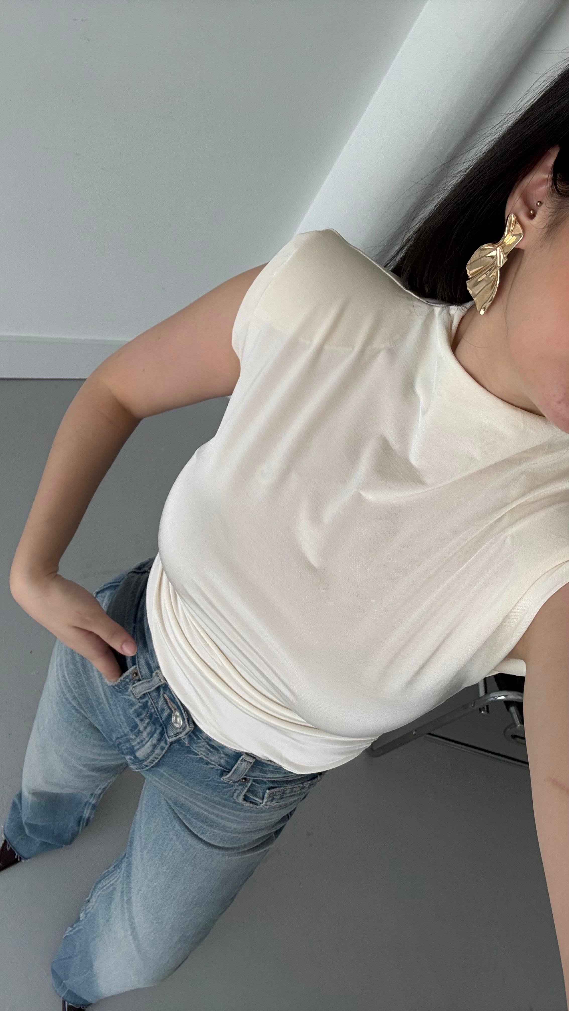 Aket Krem Vatkalı Bluz