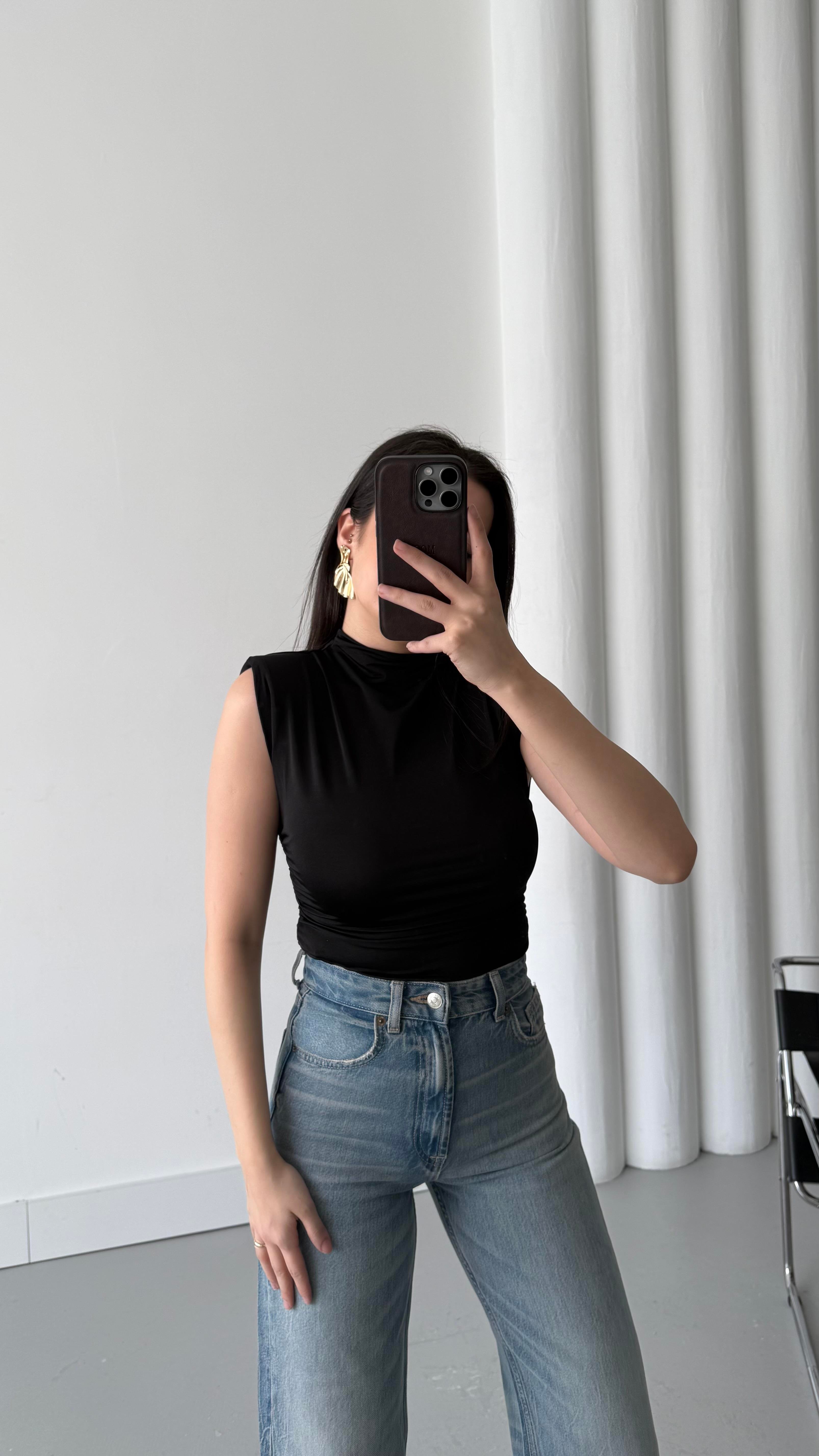 Aket Siyah Vatkalı Bluz