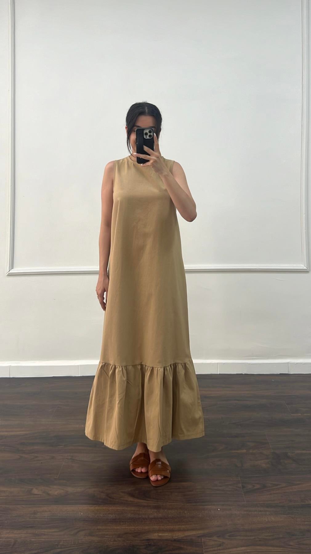 Bej Kolsuz Eteği Fırfırlı Keten Elbise