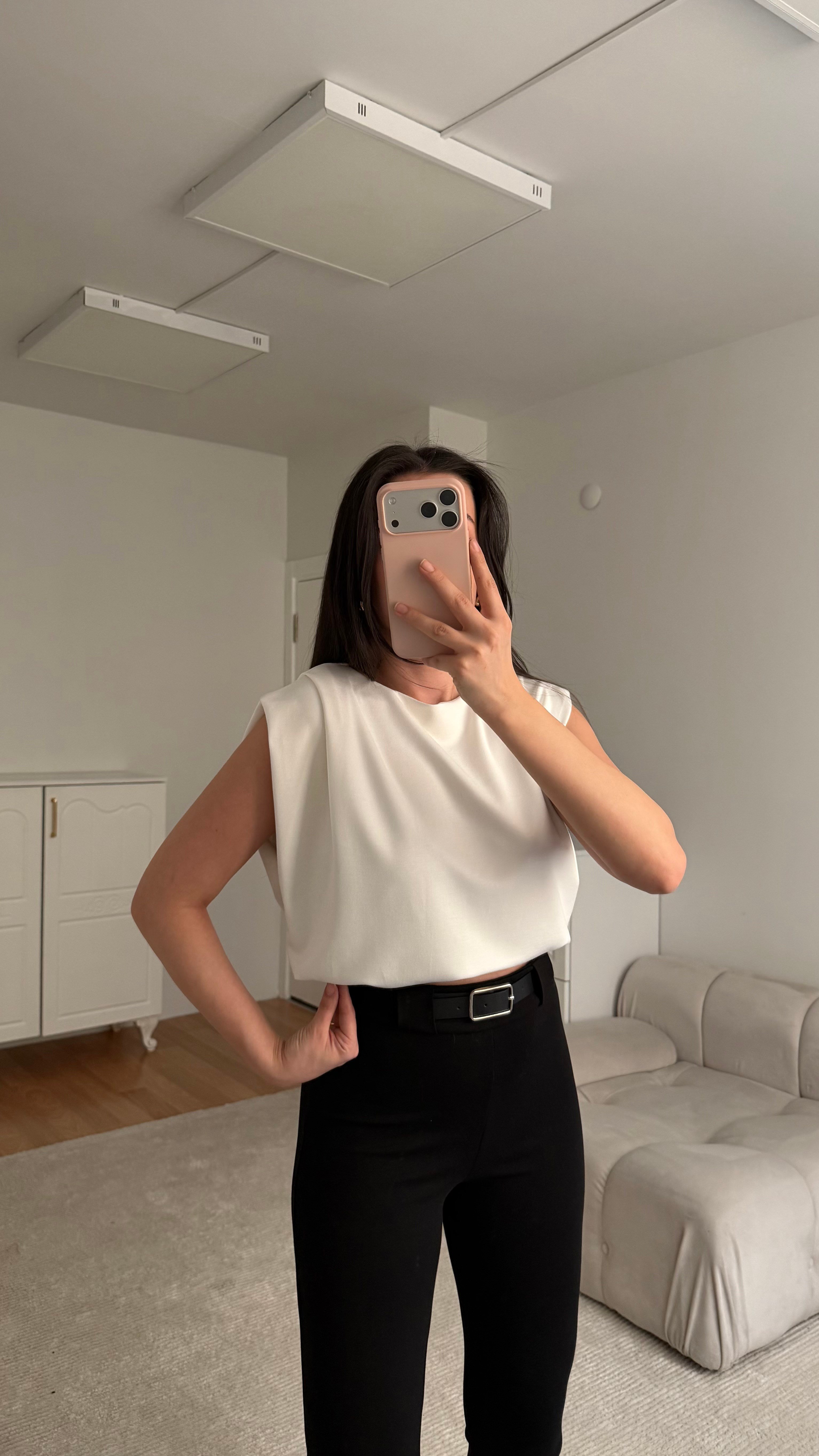 Beyaz Sıfır Kol Vatkalı Premium Bluz