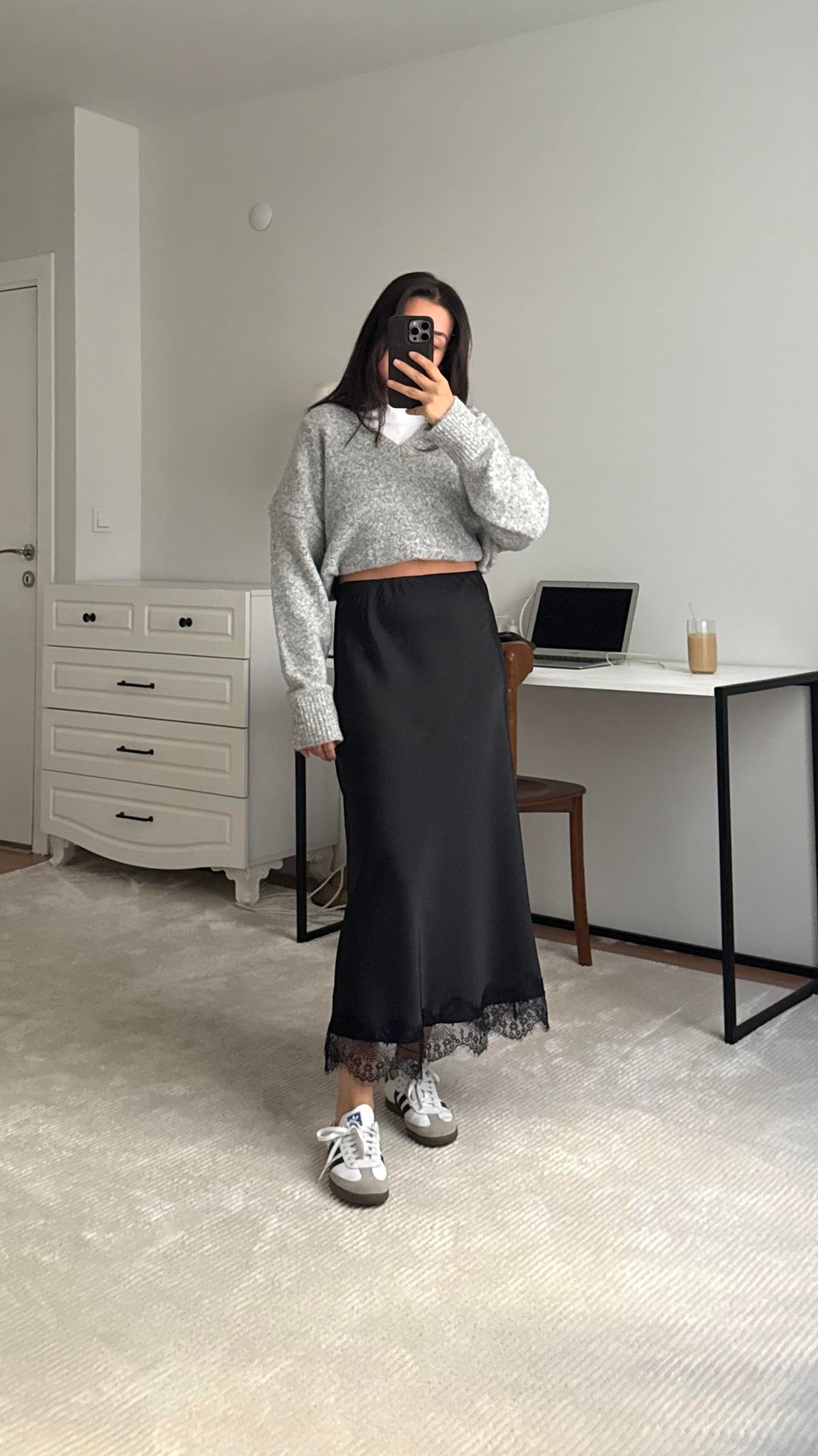 Dantelli Siyah Saten Etek