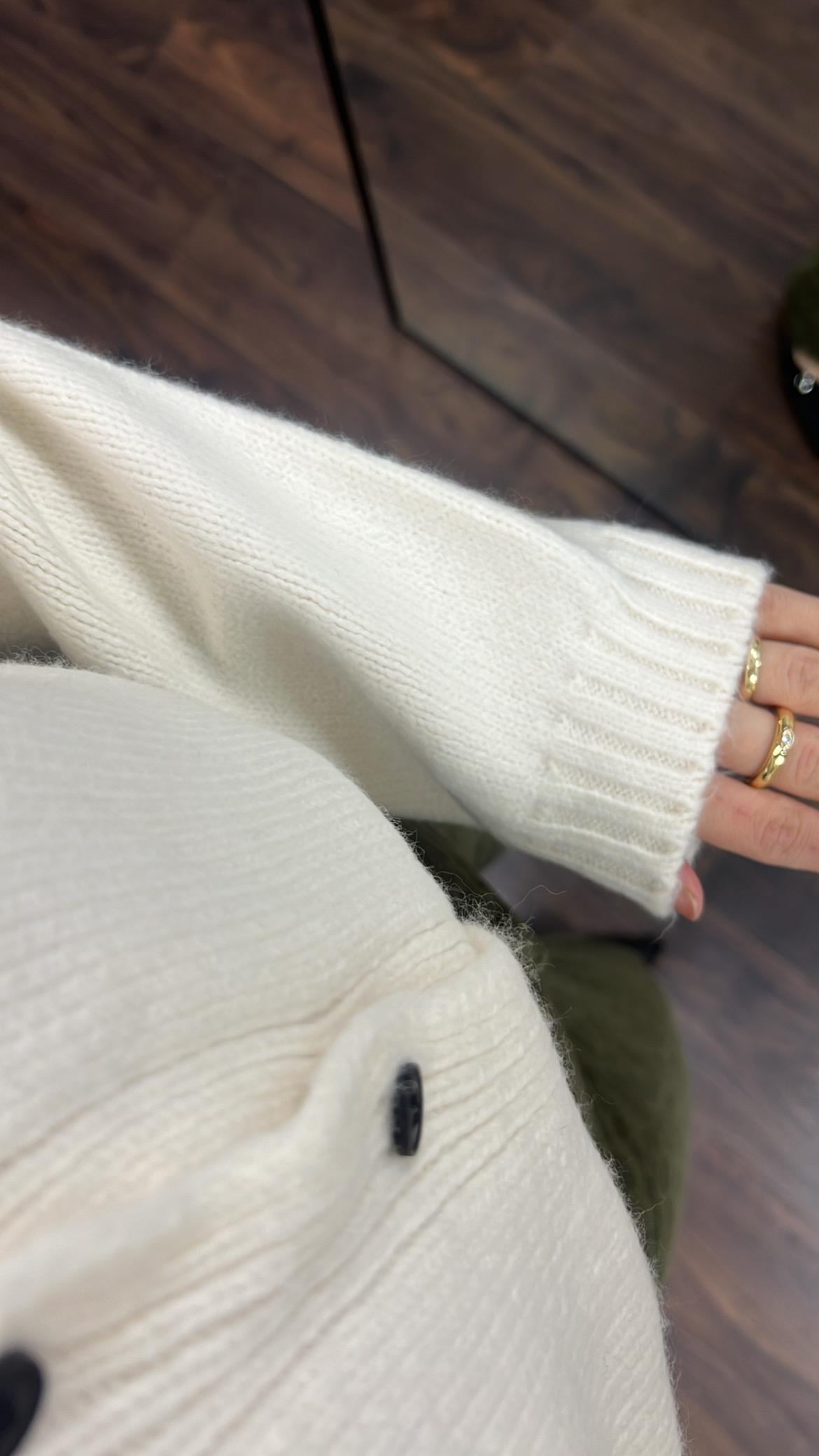 Ekru Mini Düğme Detaylı Basıc Hırka