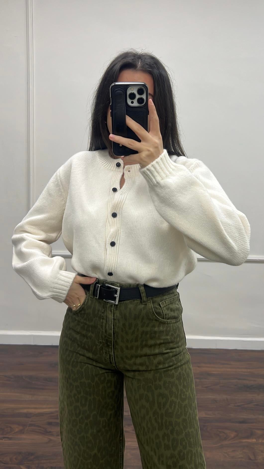 Ekru Mini Düğme Detaylı Basıc Hırka