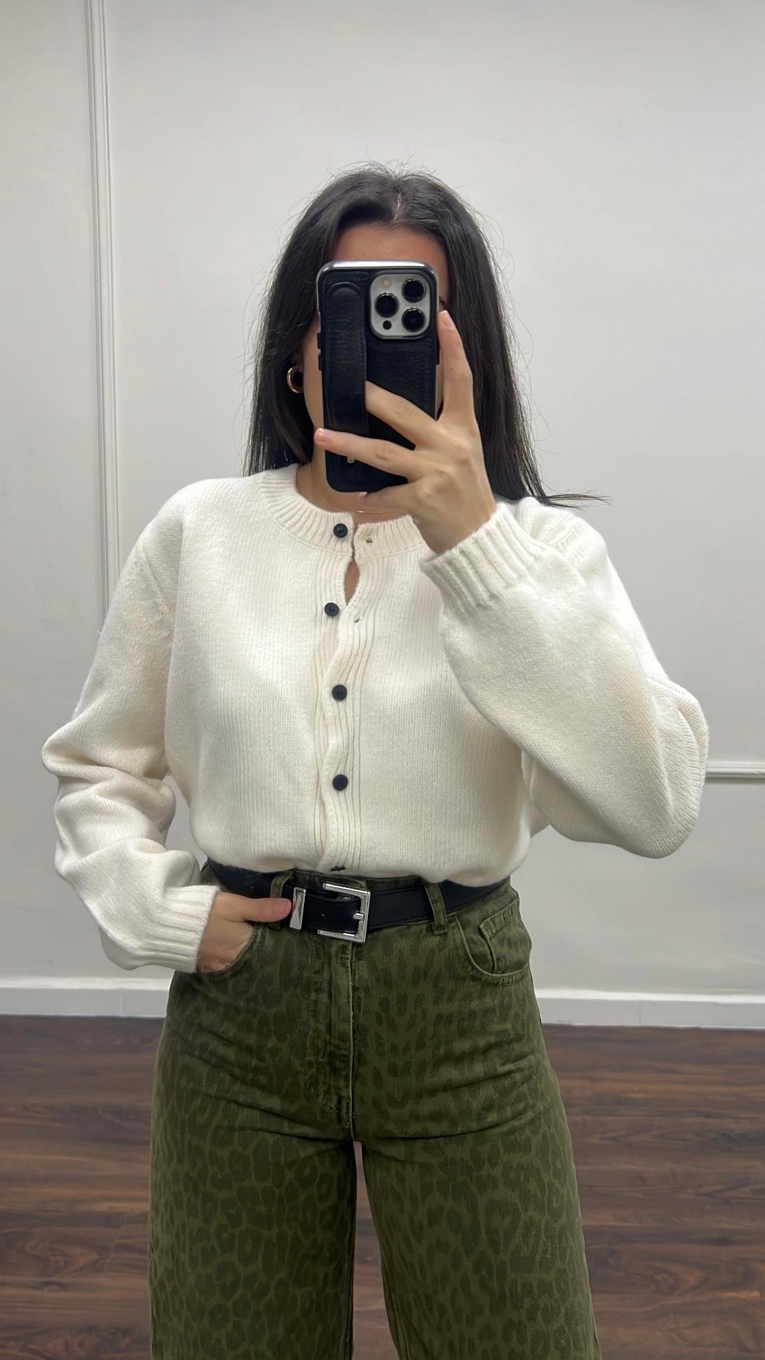 Ekru Mini Düğme Detaylı Basıc Hırka