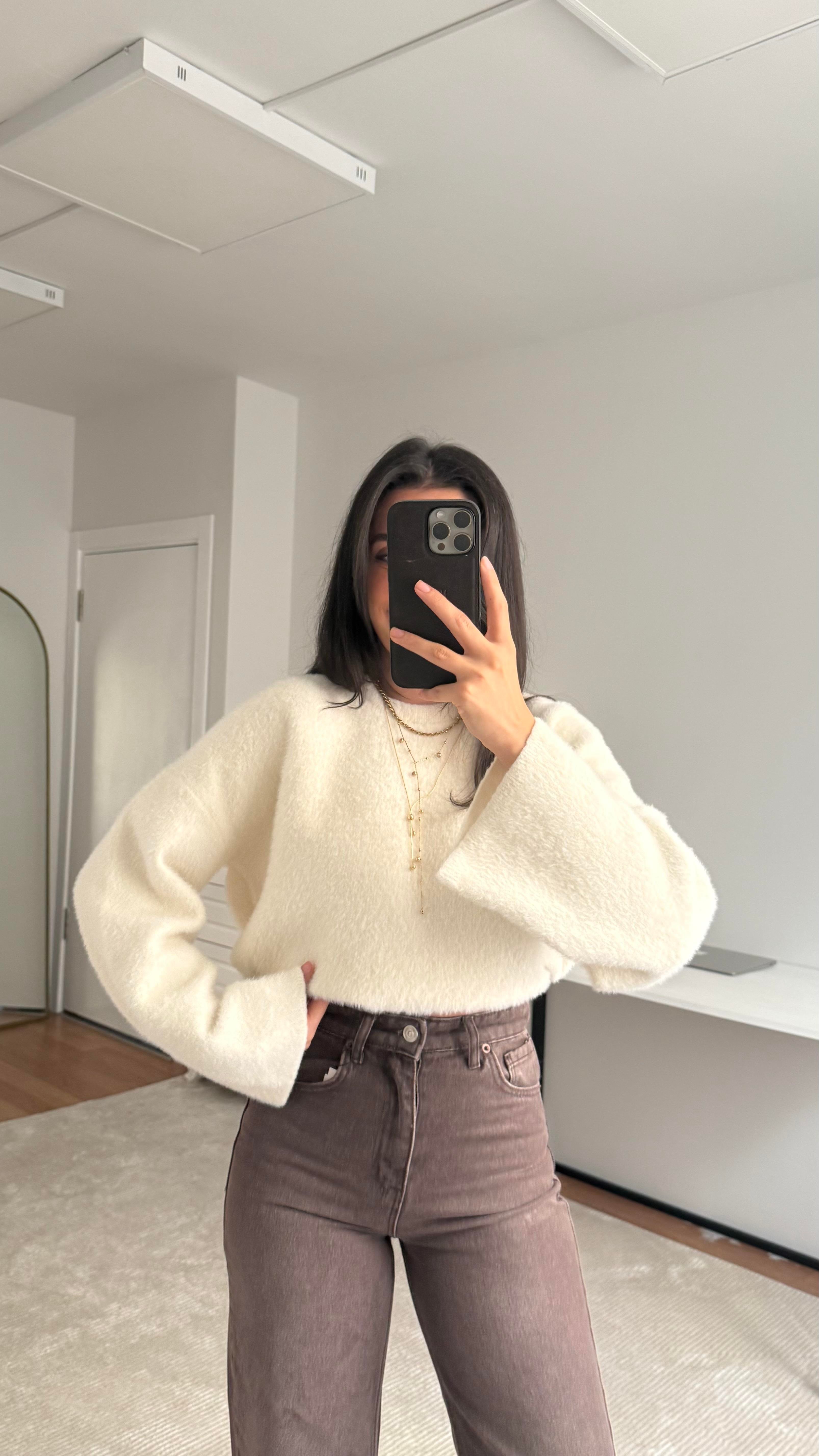 Ekru Sakallı Triko Kazak