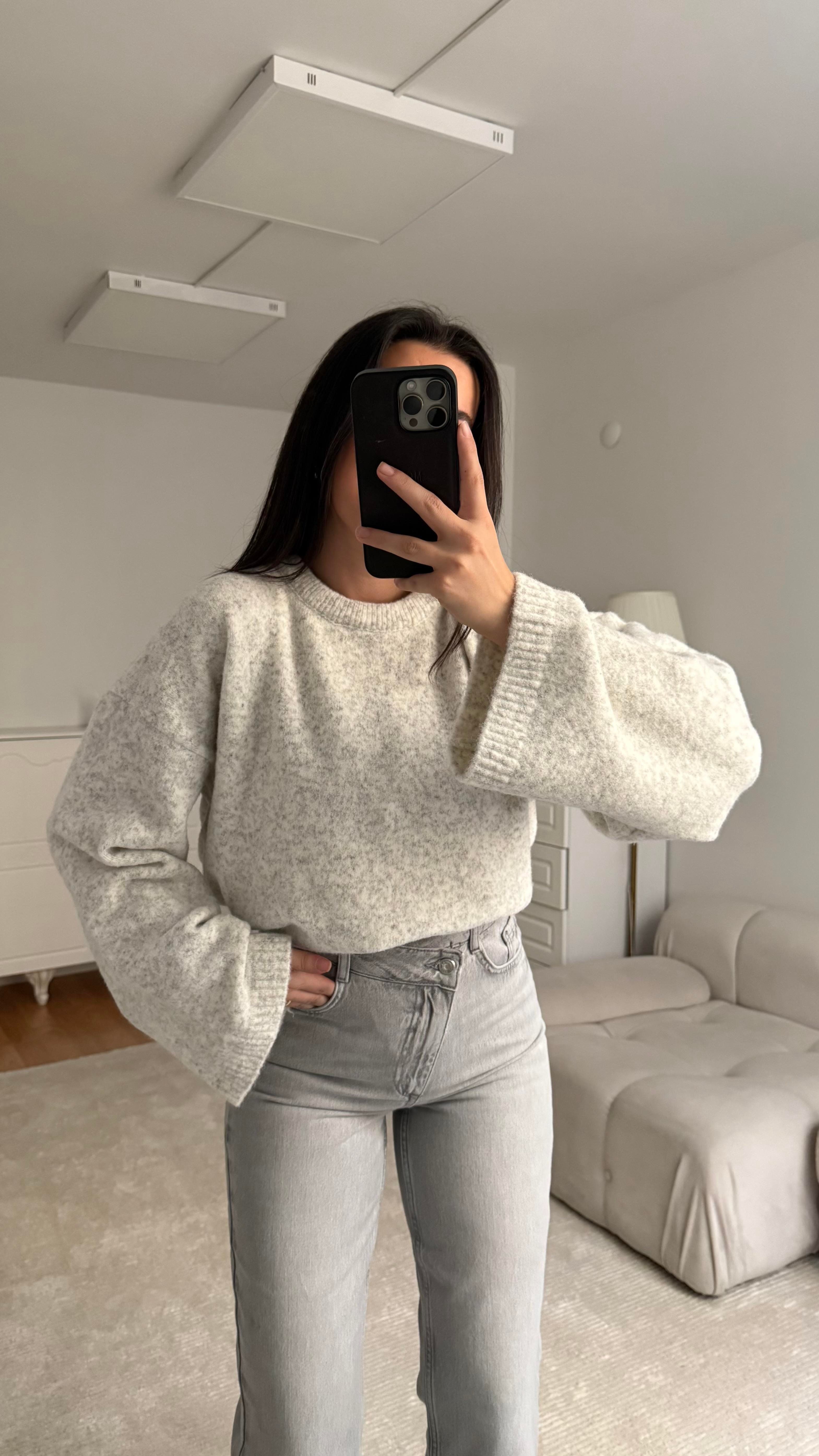Gri Beyaz Oversize İspanyol Kol Triko Kazak