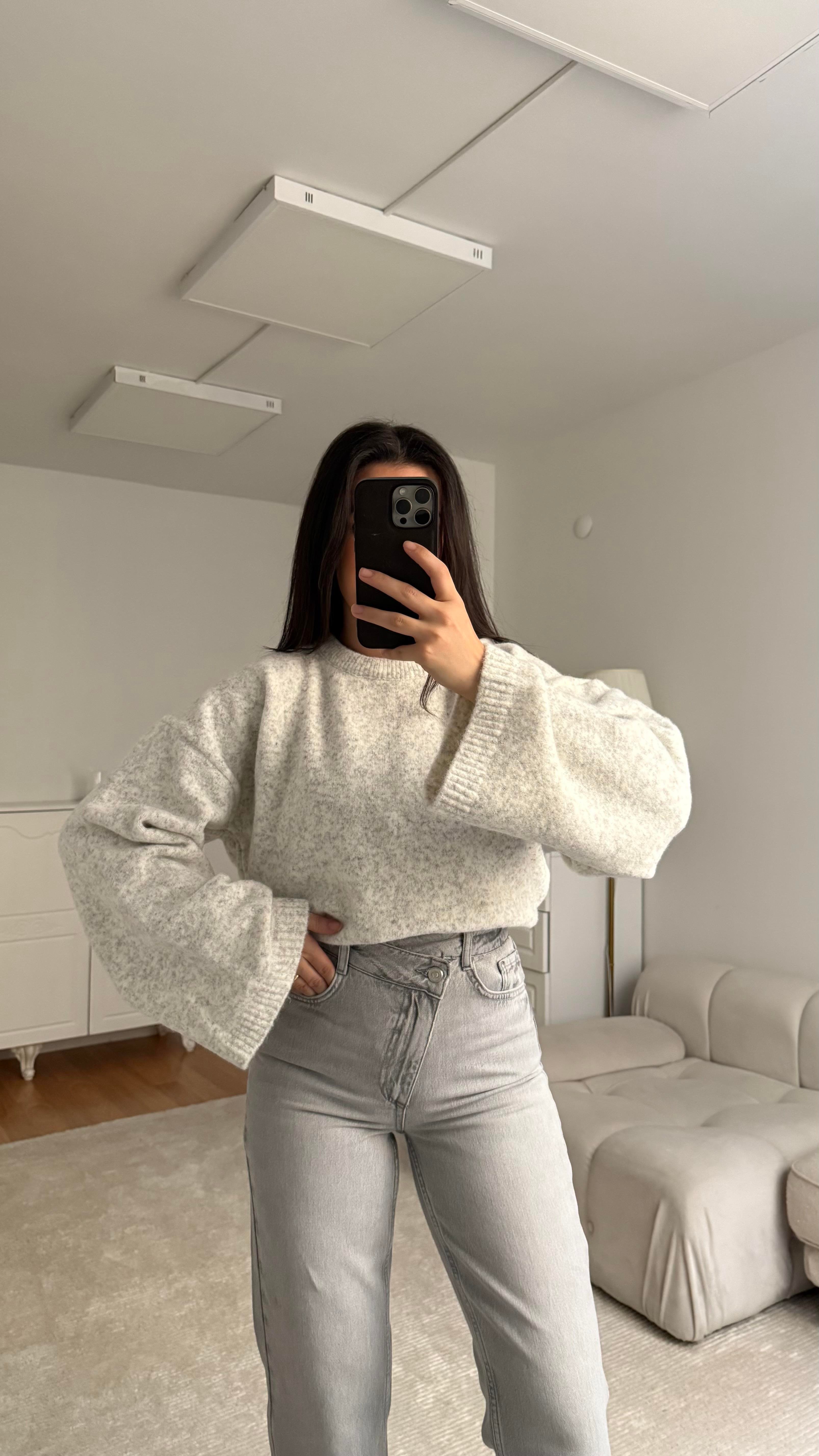 Gri Beyaz Oversize İspanyol Kol Triko Kazak