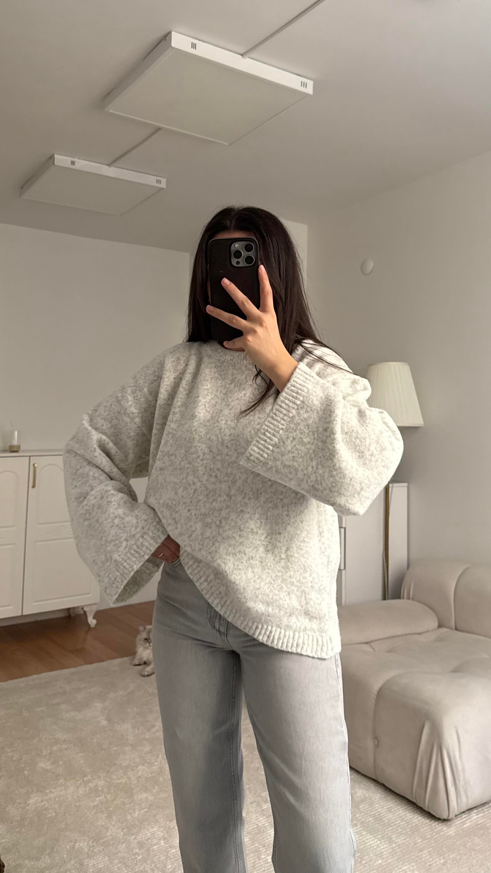 Gri Beyaz Oversize İspanyol Kol Triko Kazak