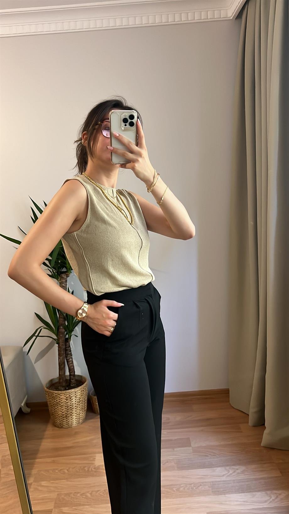 İPEK ÖRME KOLSUZ TRİKO BLUZ