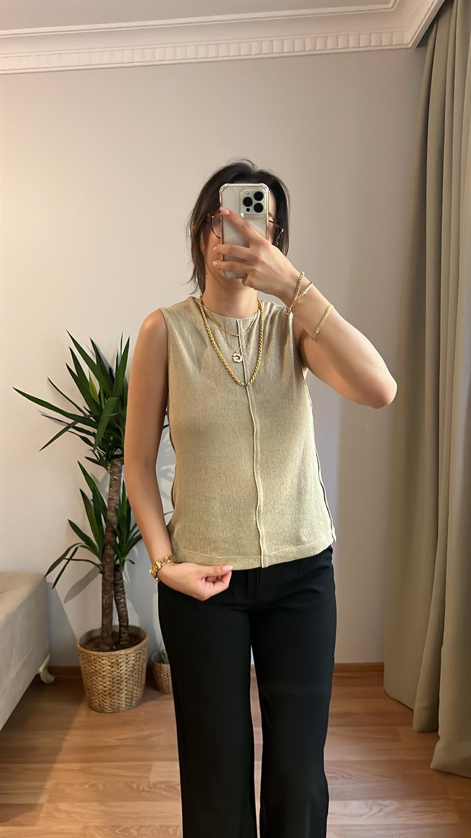 İPEK ÖRME KOLSUZ TRİKO BLUZ