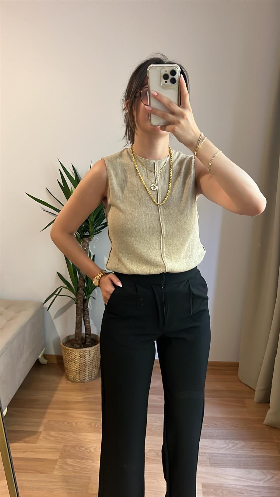 İPEK ÖRME KOLSUZ TRİKO BLUZ