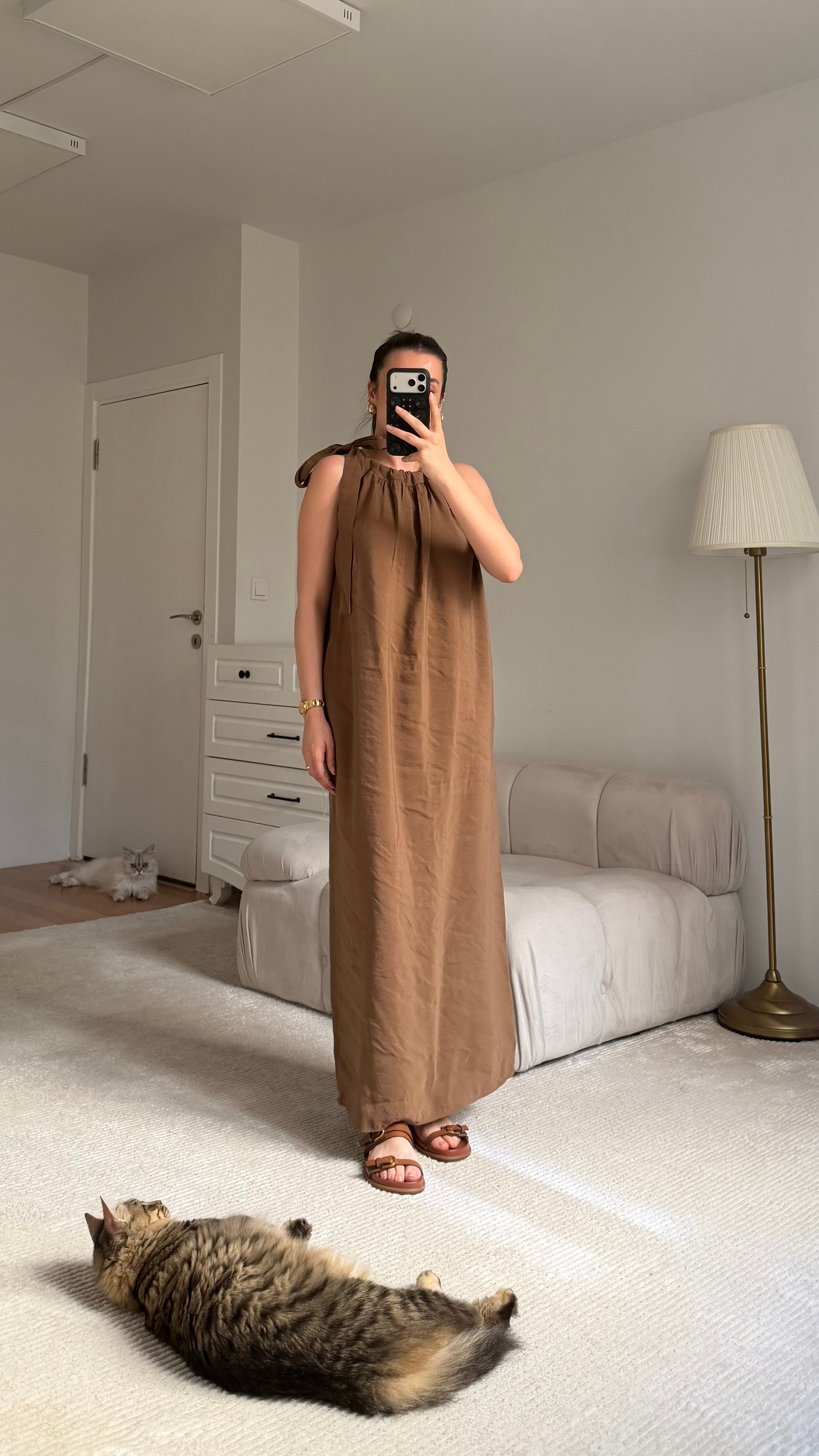 Kahve Tensel Yaka Bağlamalı Elbise