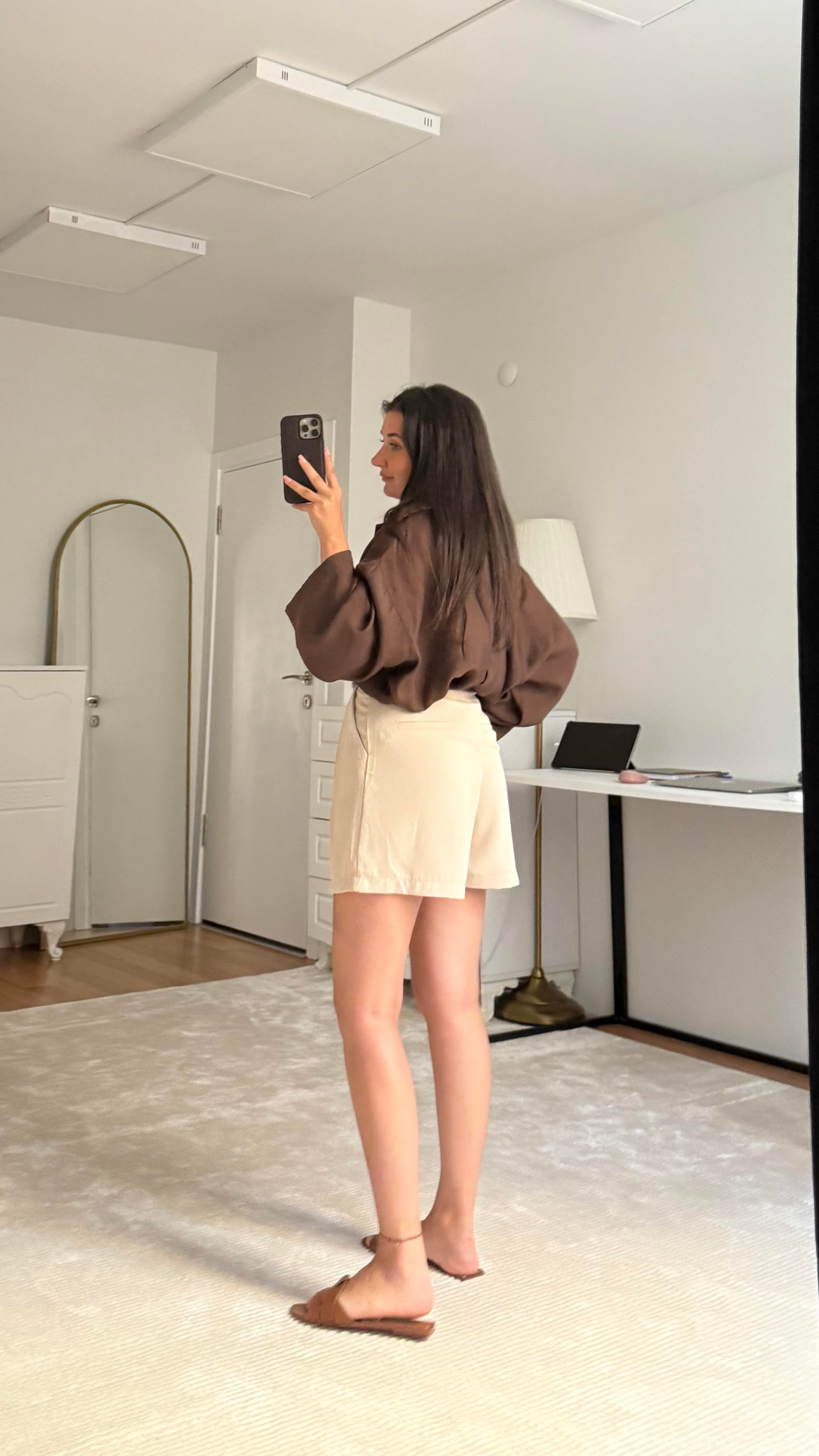 Kemer Detaylı Şort Bej