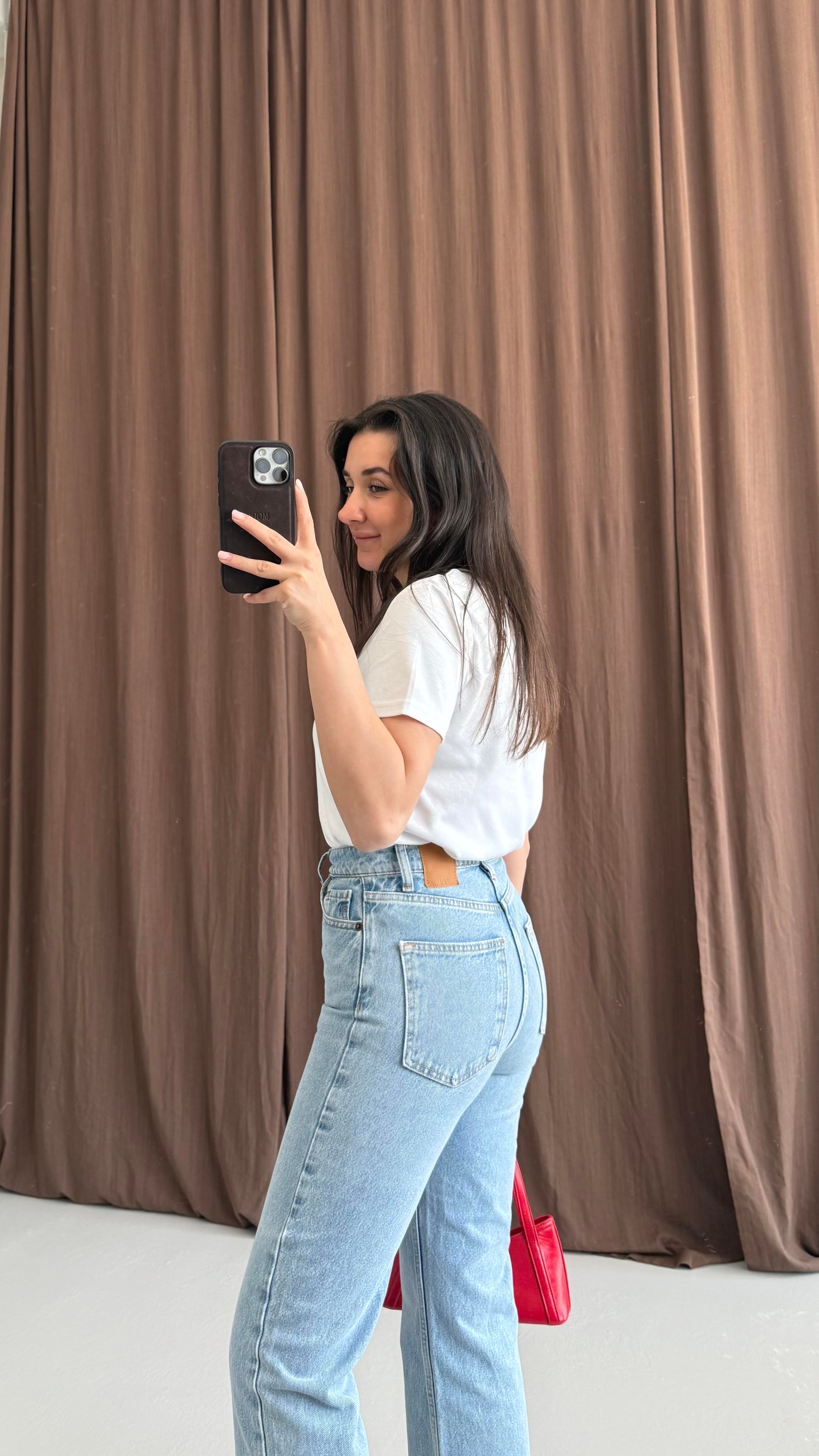 Kırmızı Kalp İşlemeli Basıc Beyaz Tişört