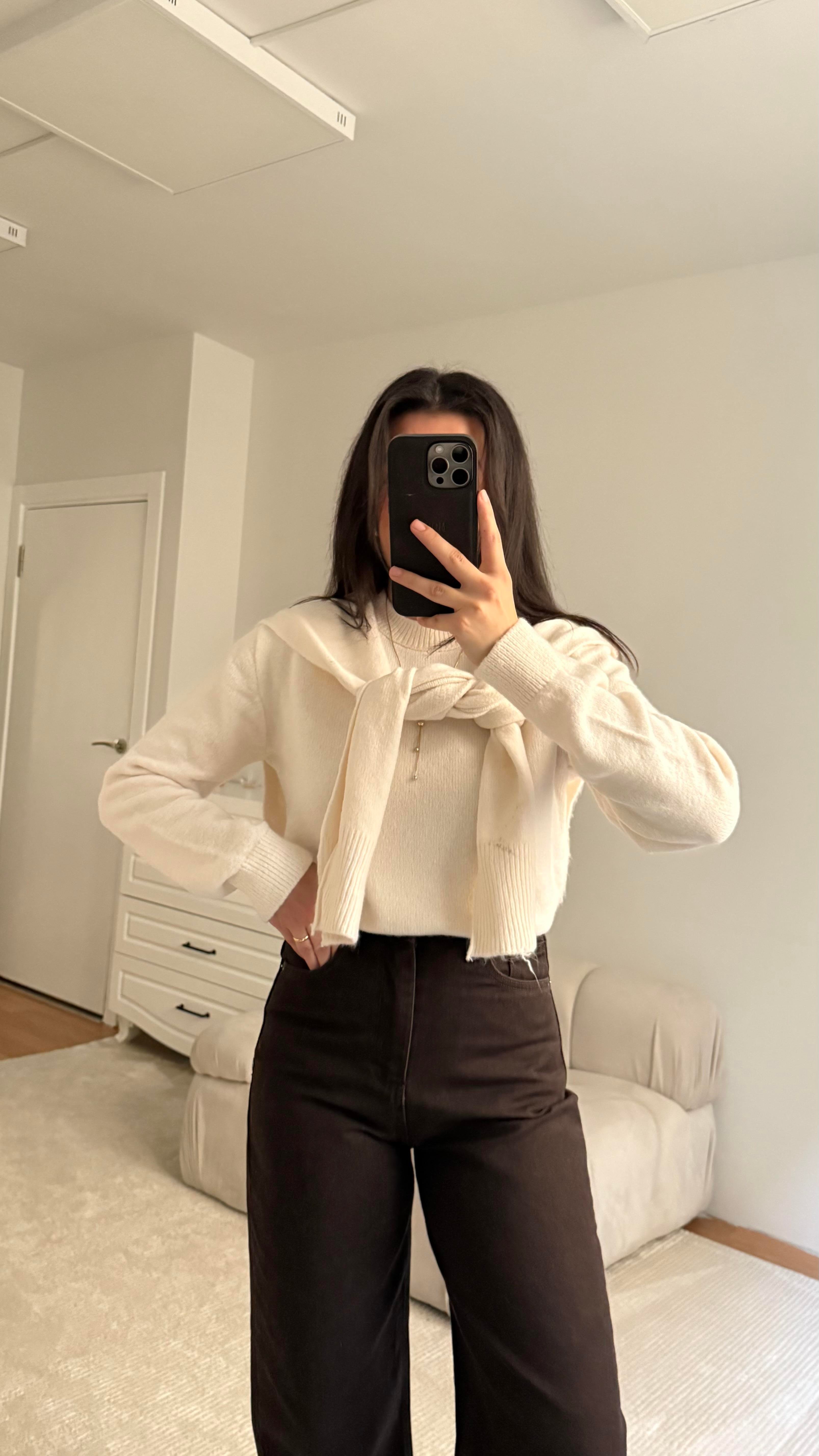 Krem Omuzdan Kol Bağlamalı Basıc Kazak