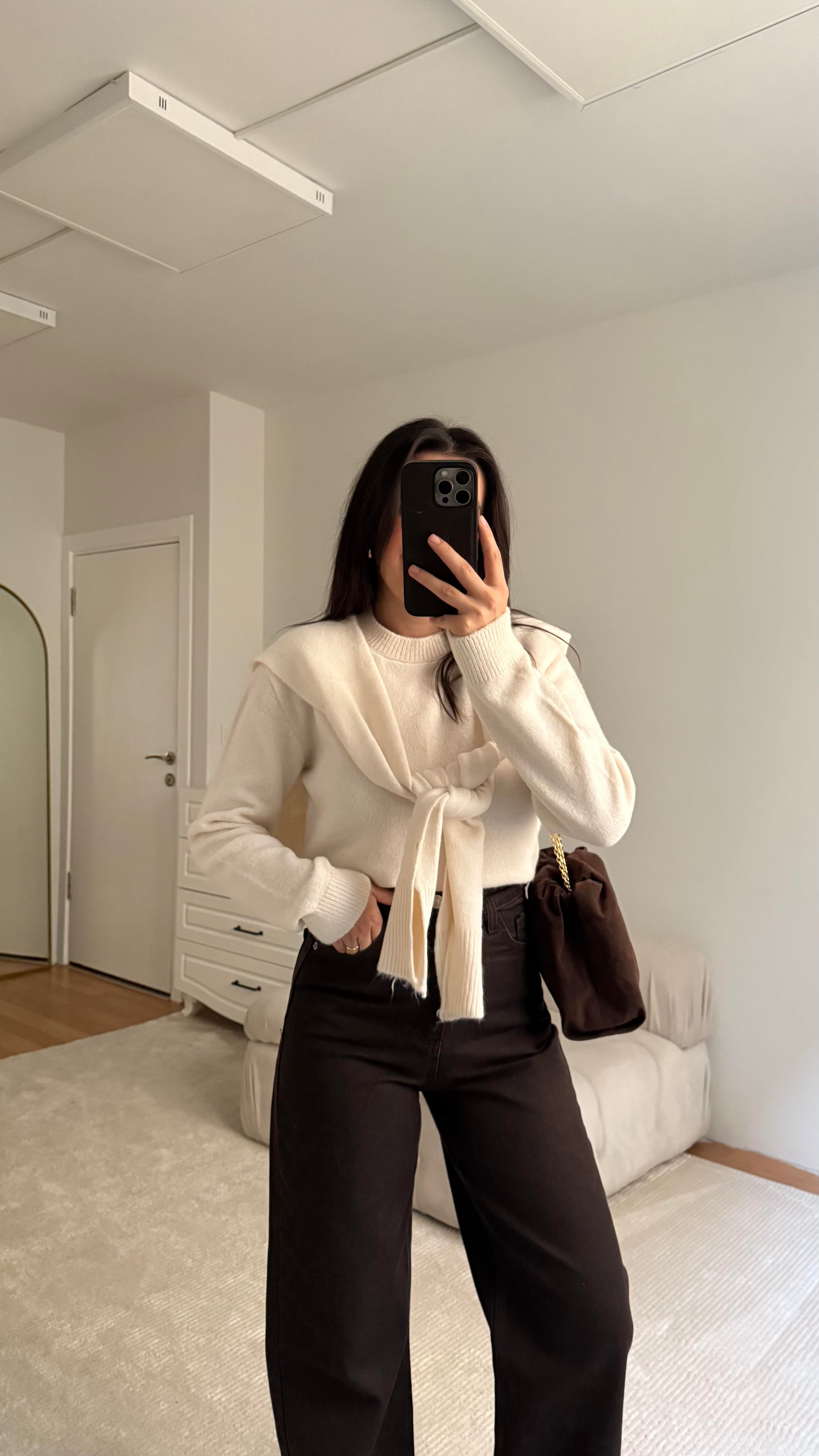 Krem Omuzdan Kol Bağlamalı Basıc Kazak