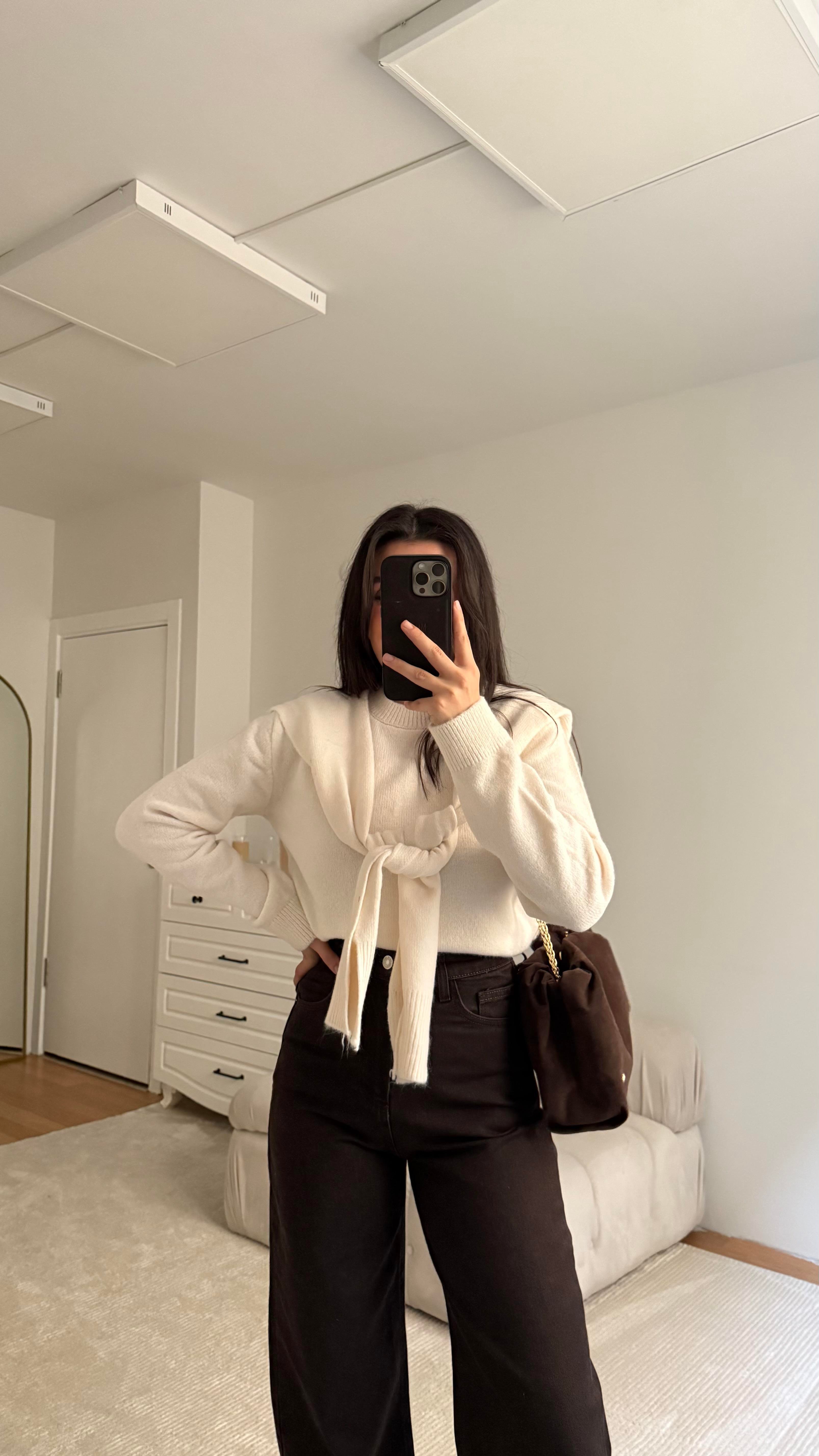 Krem Omuzdan Kol Bağlamalı Basıc Kazak