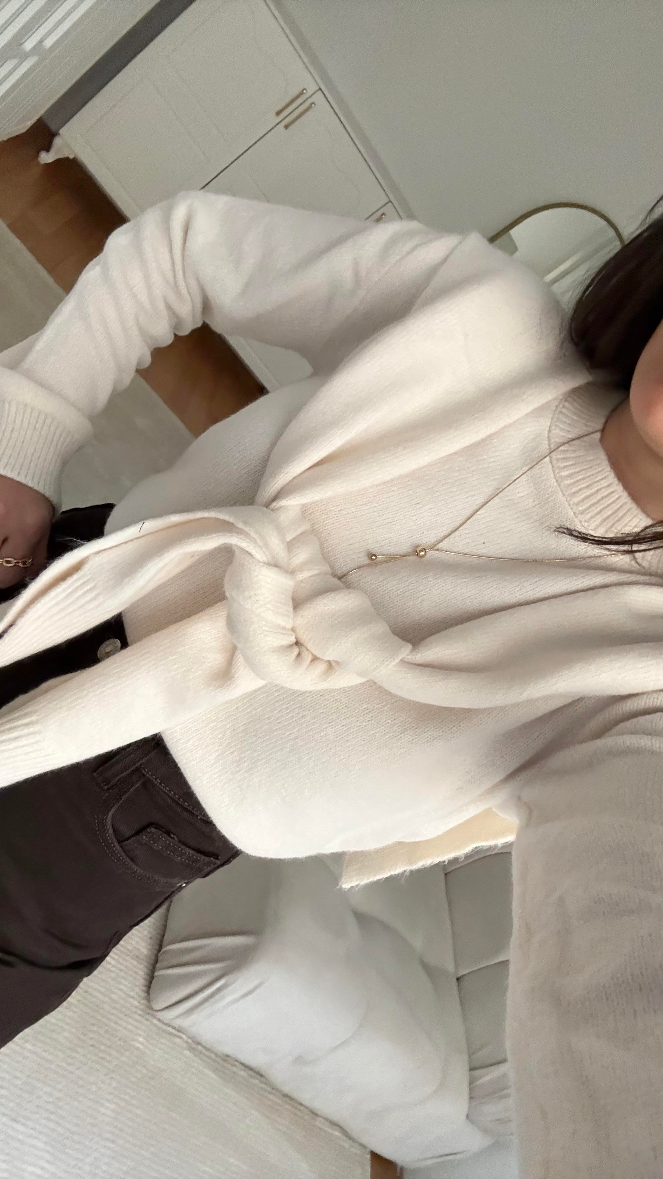 Krem Omuzdan Kol Bağlamalı Basıc Kazak